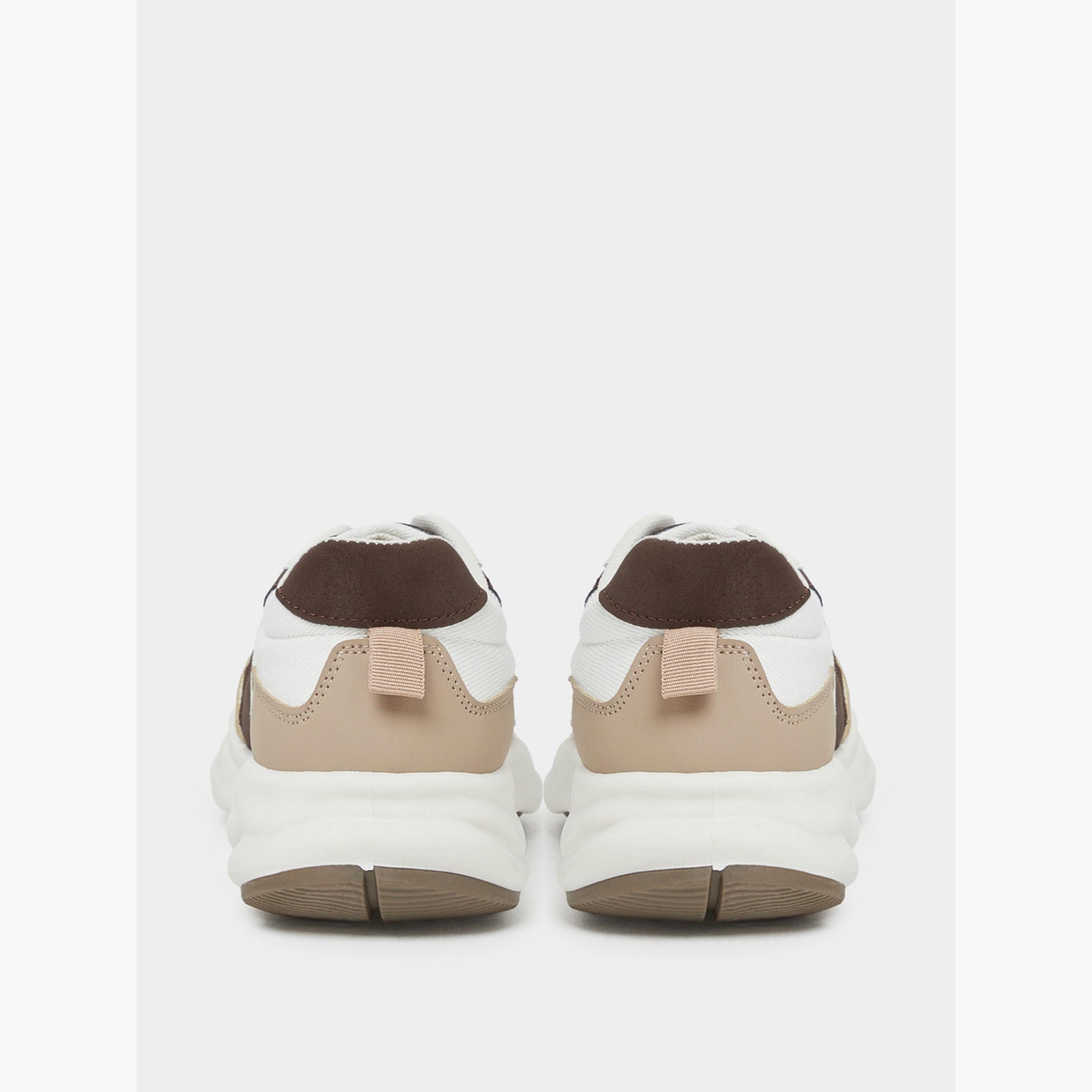 ستايلي - حذاء رياضي برباط بلون بيج متباين-women-shoes-sneakers-image-5