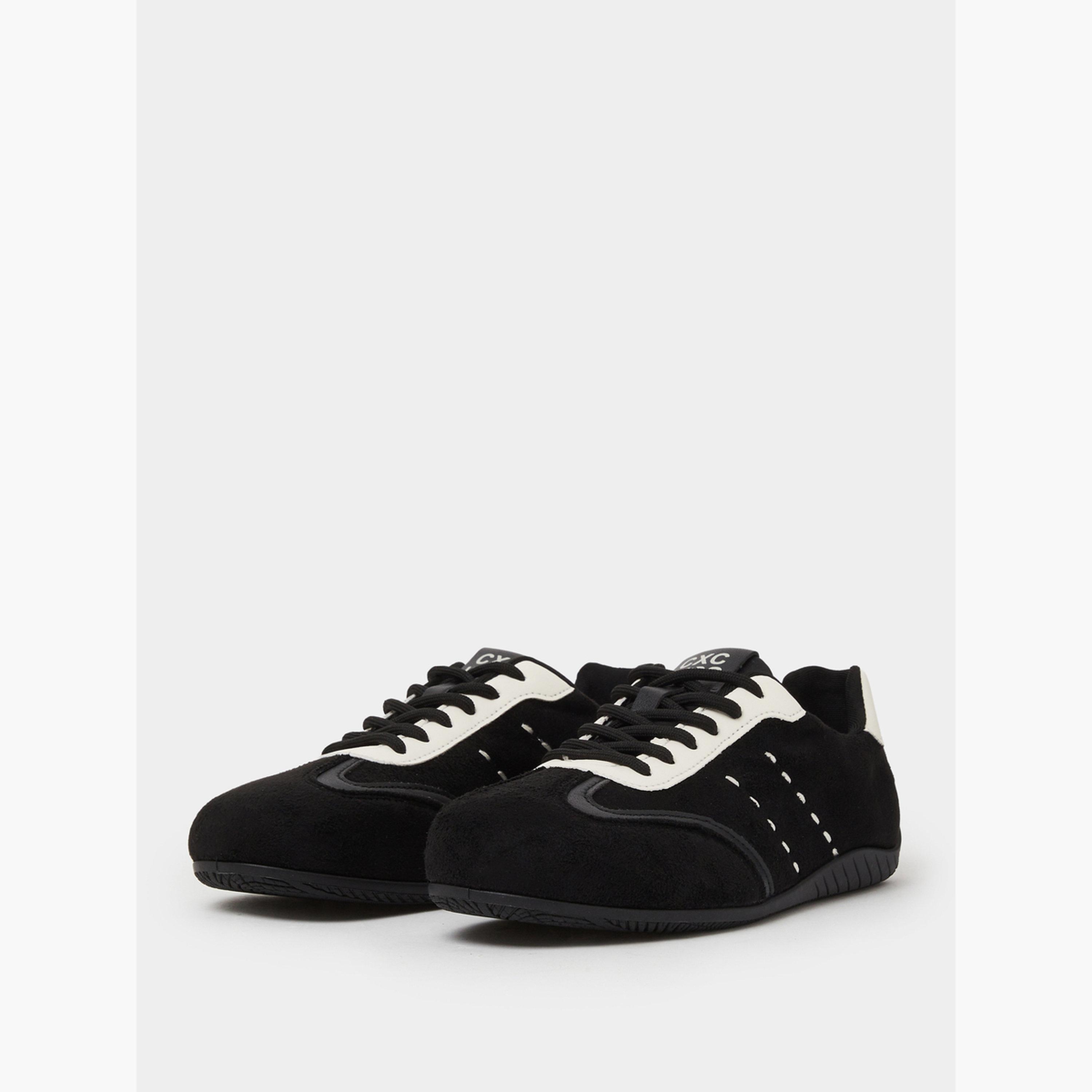 حذاء رياضي بأربطة وأطراف متباينة-women-shoes-sneakers-image-1