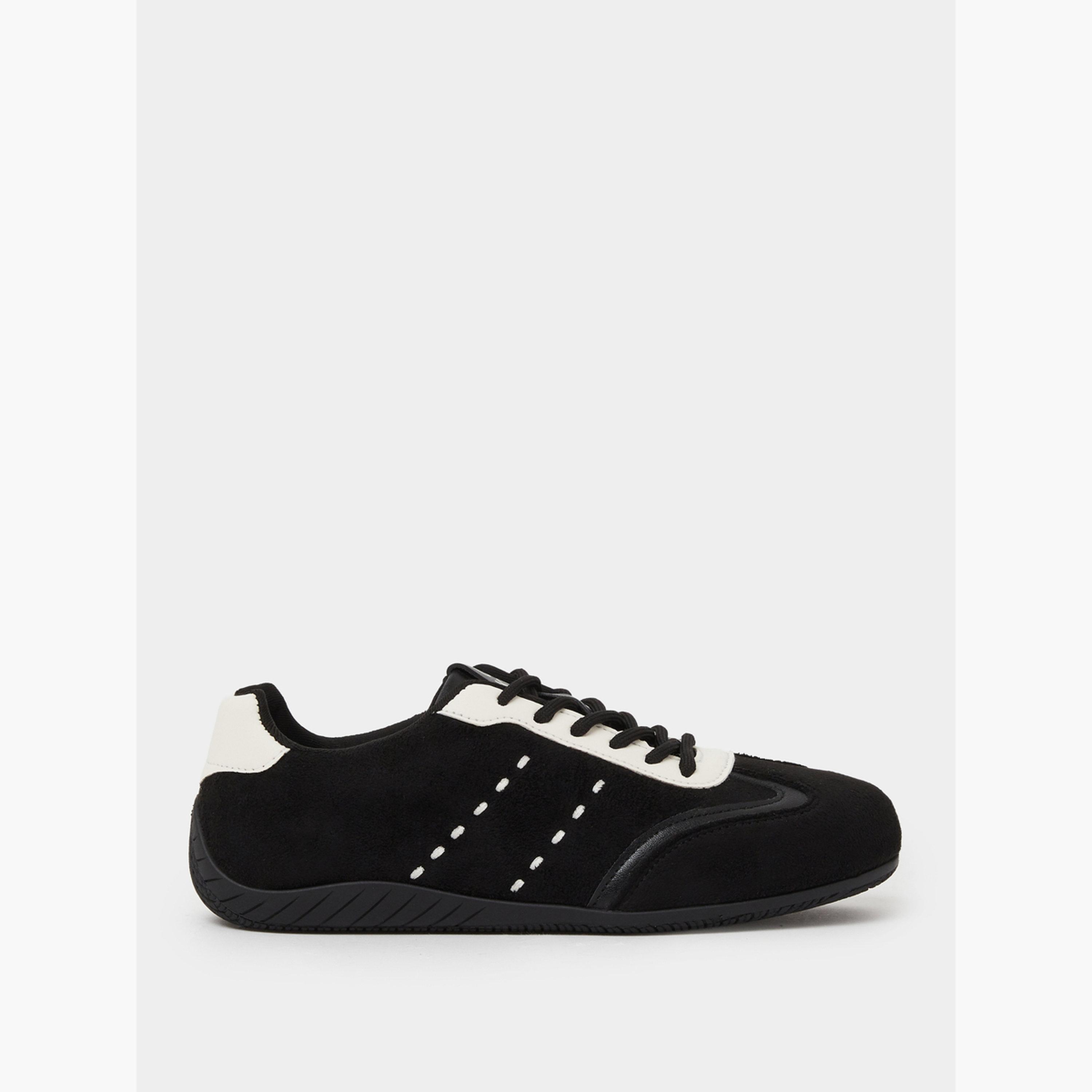 حذاء رياضي بأربطة وأطراف متباينة-women-shoes-sneakers-image-2
