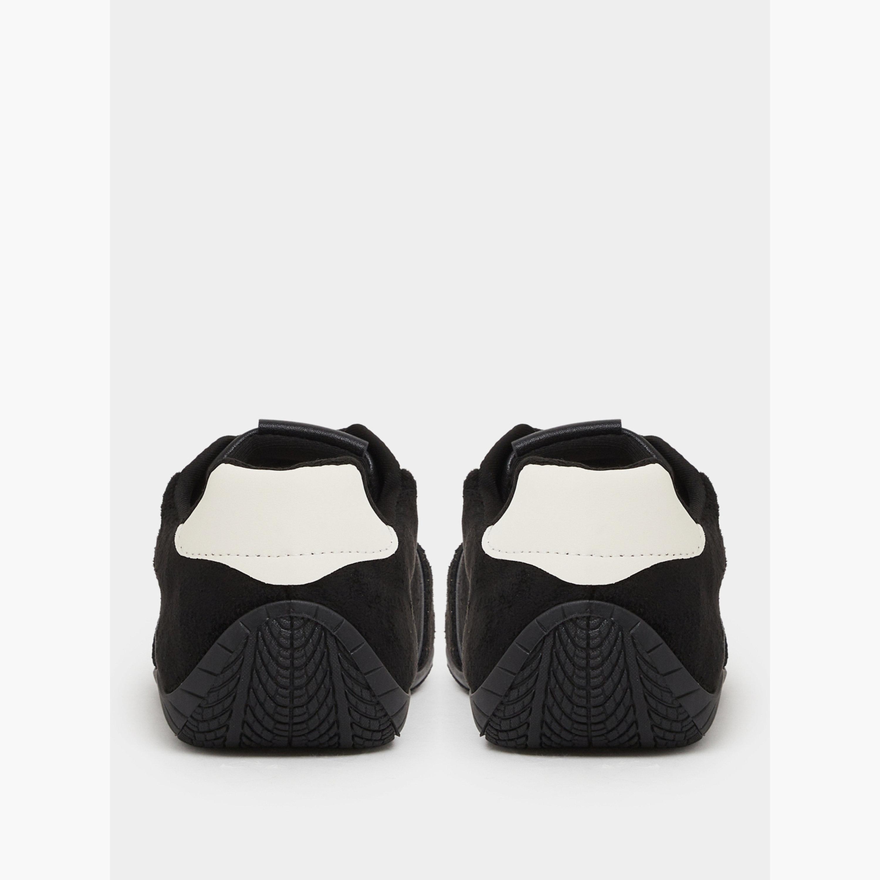 حذاء رياضي بأربطة وأطراف متباينة-women-shoes-sneakers-image-5