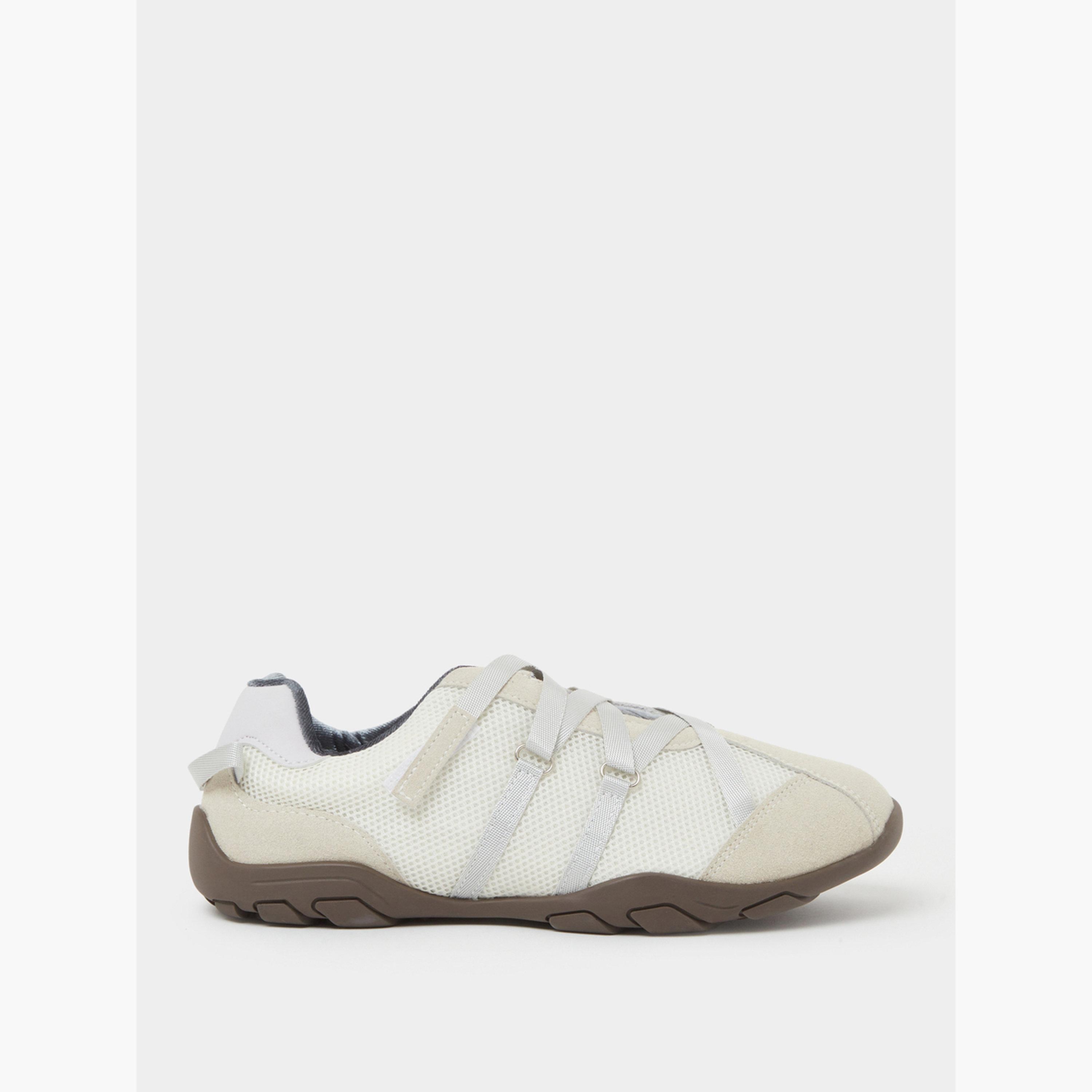 ستايلي - حذاء رياضي بلون كريمي، مزود بلوحة شبكية وتفاصيل فيلكرو.-women-shoes-sneakers-image-2