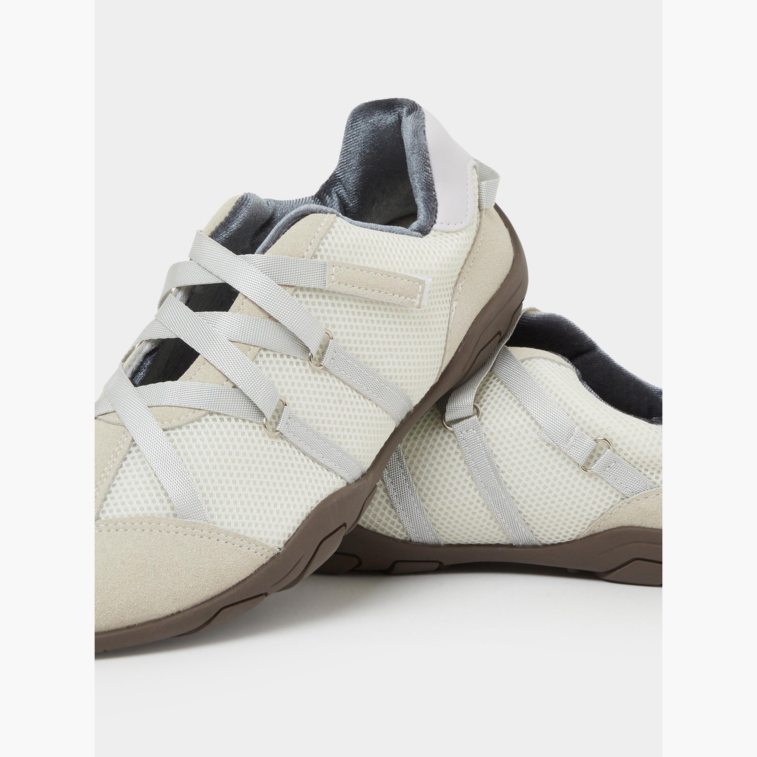 ستايلي - حذاء رياضي بلون كريمي، مزود بلوحة شبكية وتفاصيل فيلكرو.-women-shoes-sneakers-image-4