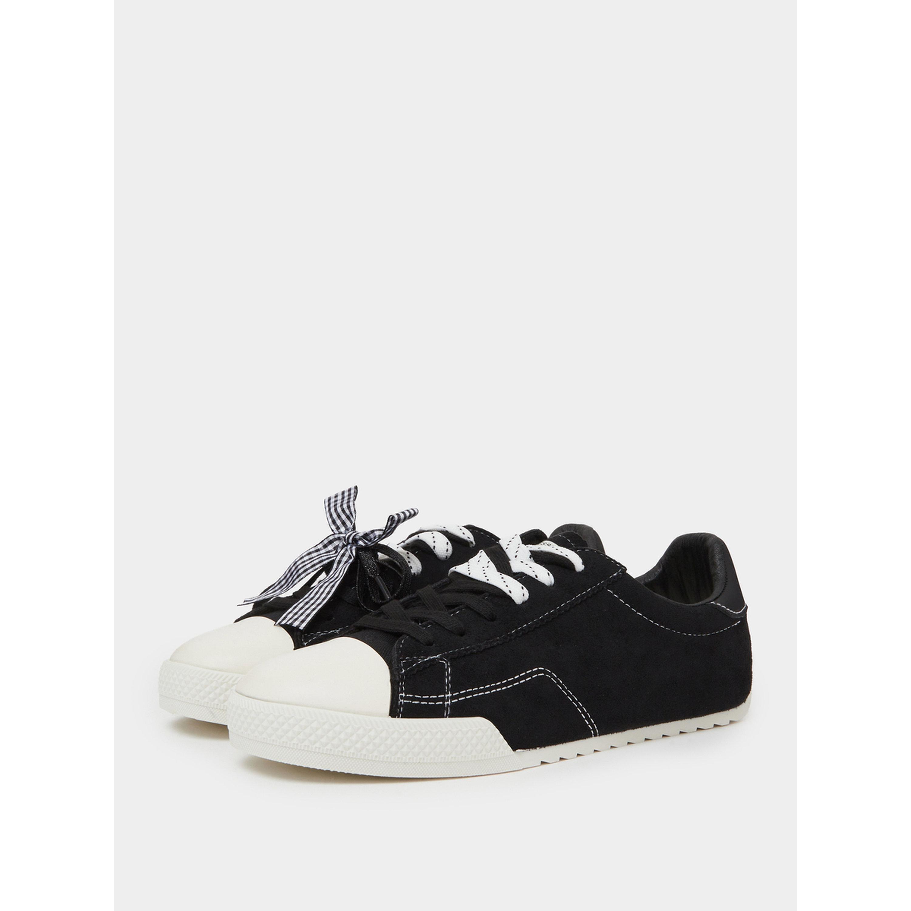 حذاء سنيكرز قماش برباط وتفاصيل فيونكة باللون الأسود-women-shoes-sneakers-image-1