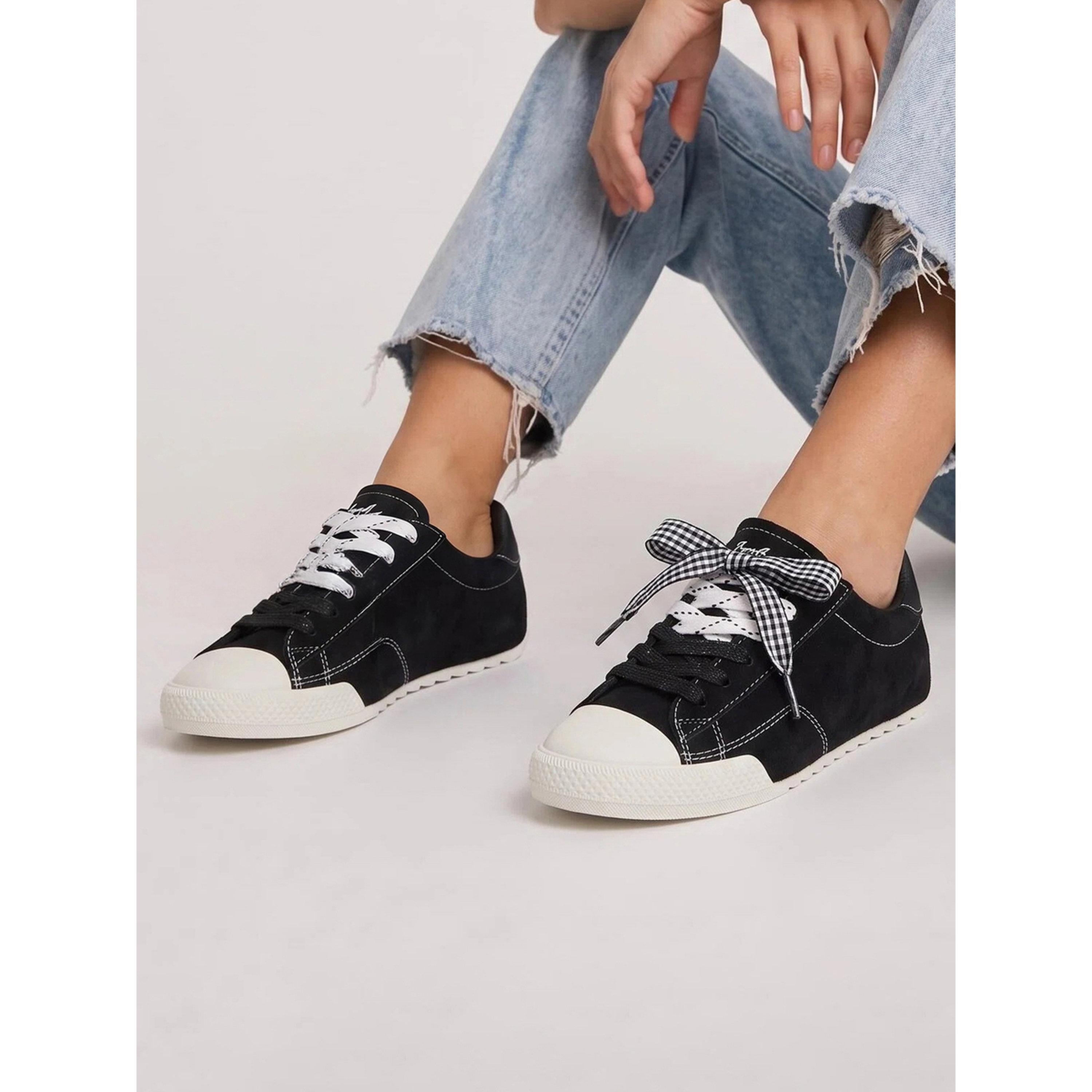 حذاء سنيكرز قماش برباط وتفاصيل فيونكة باللون الأسود-women-shoes-sneakers-image-2