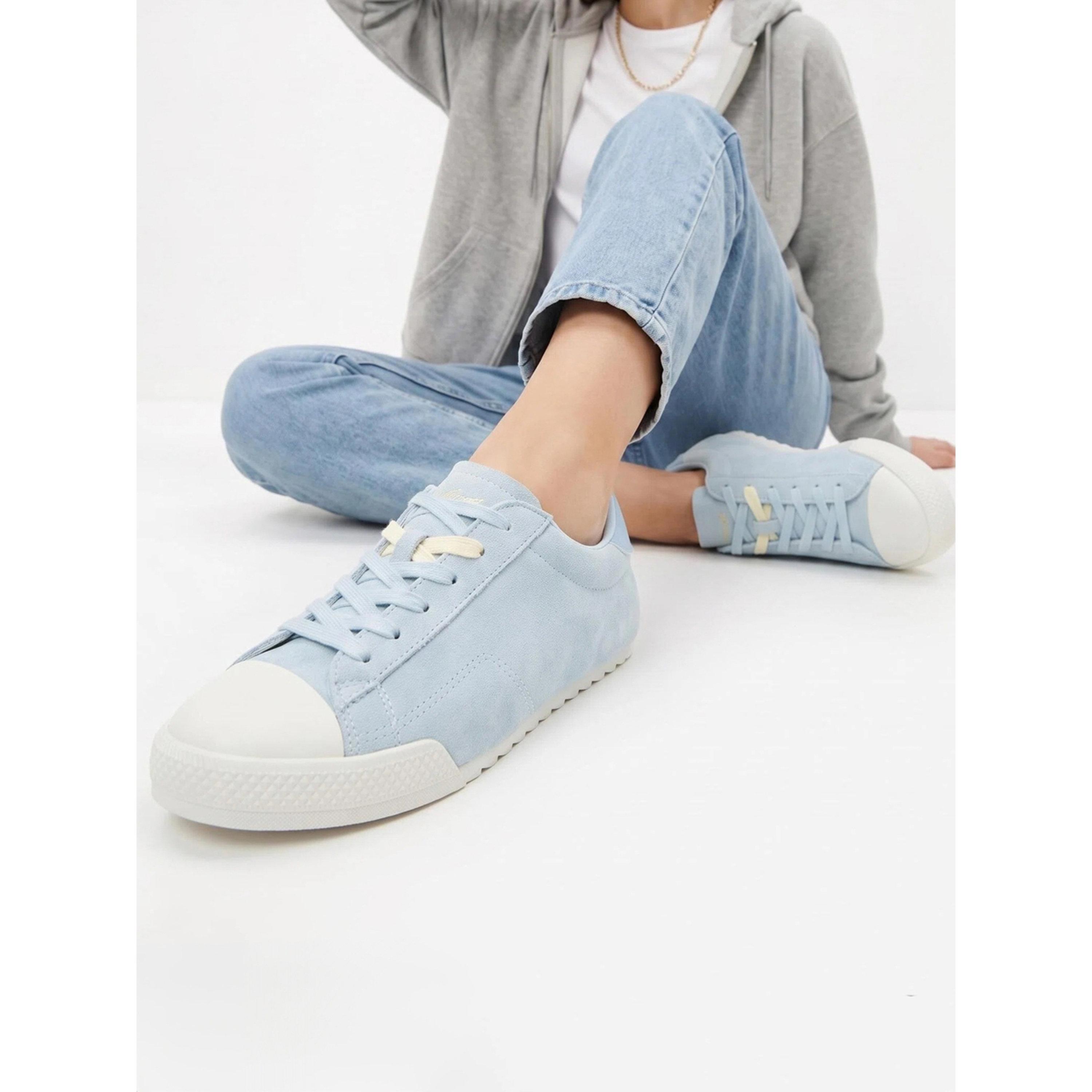 حذاء سنيكرز قماش بمظهر السويد باللون الأزرق الفاتح-women-shoes-sneakers-image-2
