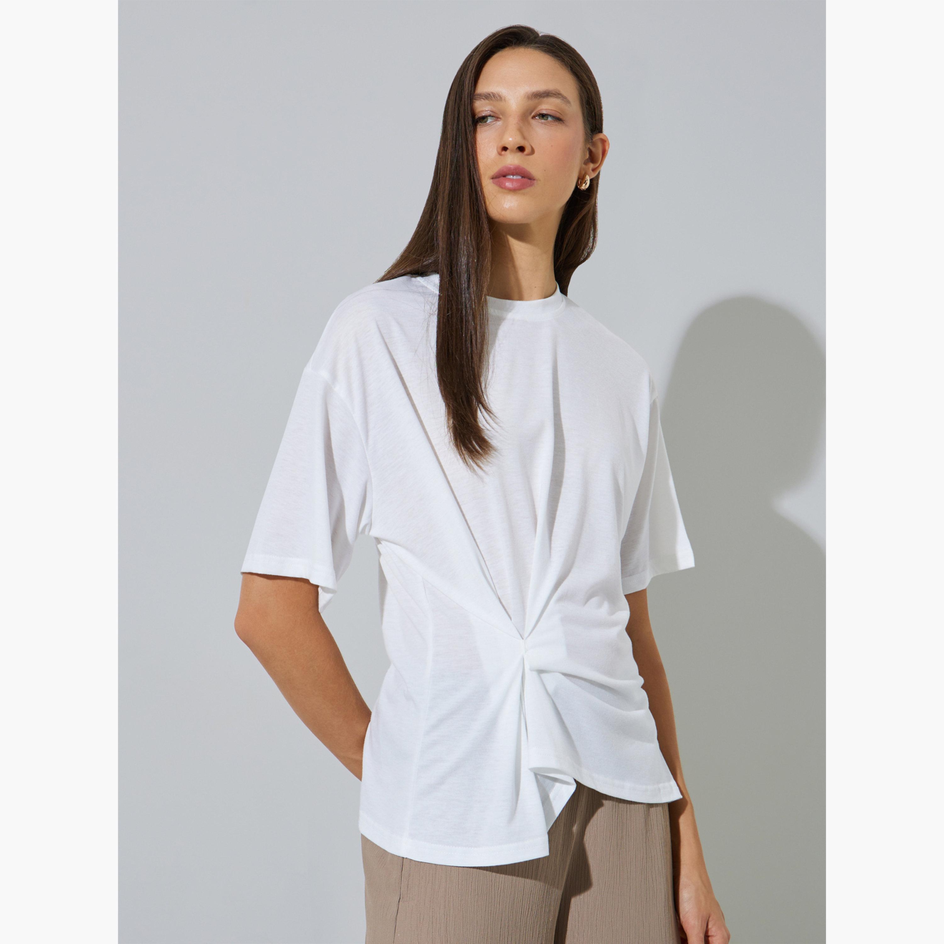 تيشيرت بقصة عادية وثنيات جانبية سادة-women-clothing-tshirts-image-3