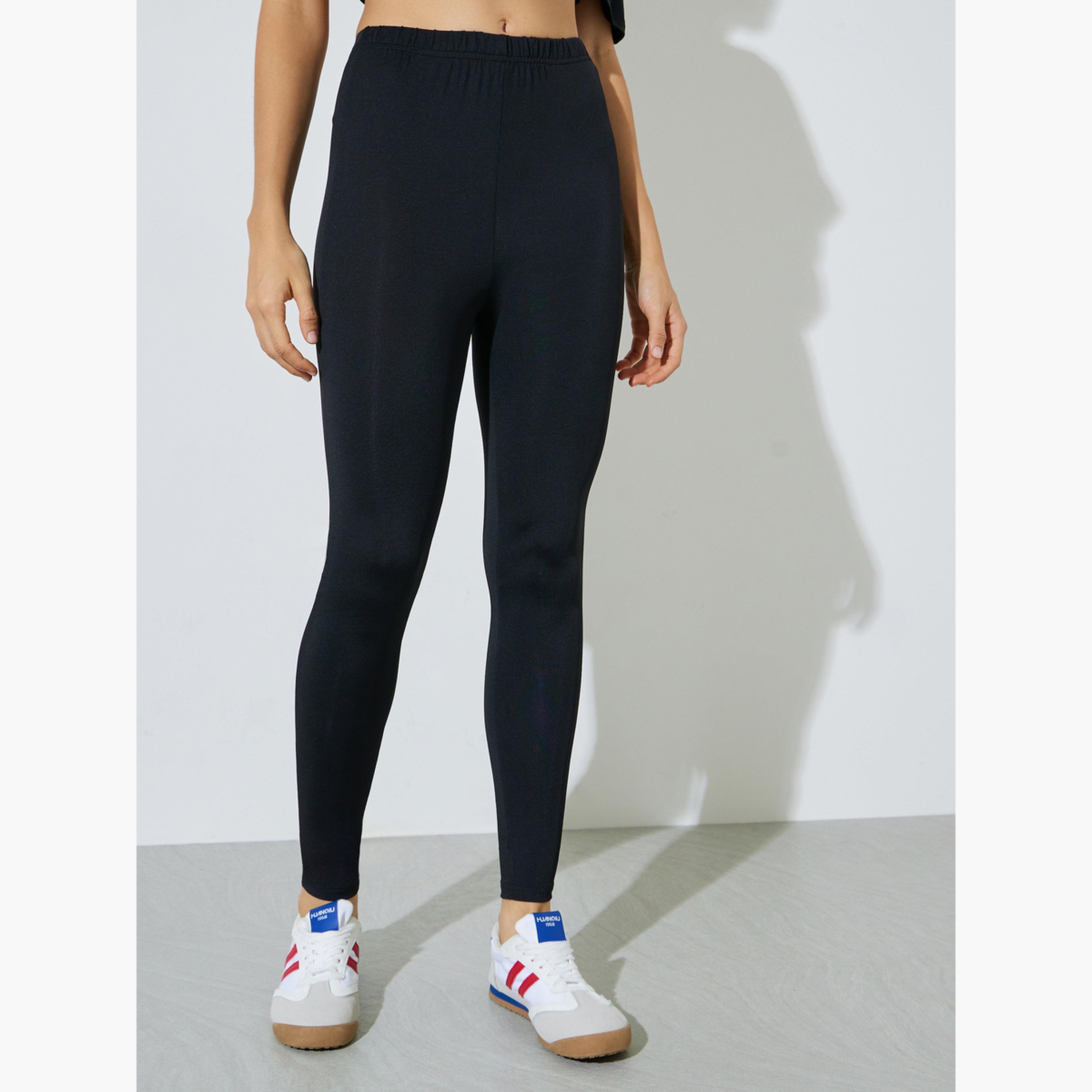 طقم منسق من ليقنز وتيشيرت واسع بطبعة شعار-women-clothing-coordsets-image-5