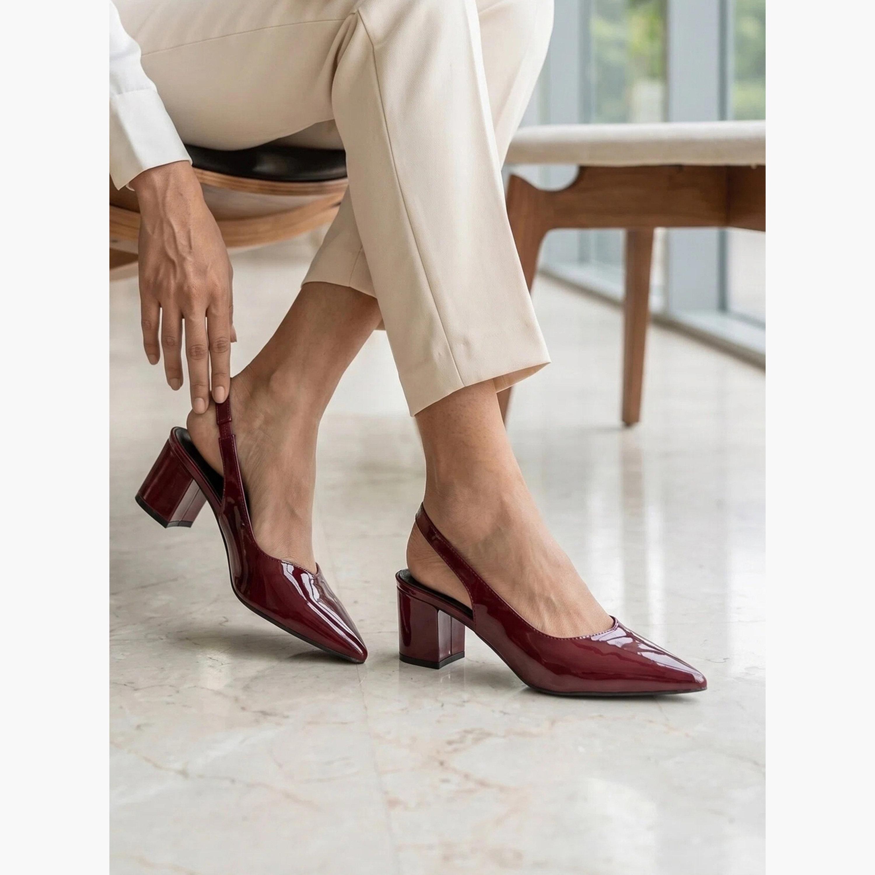 حذاء حريمي عنابي لمني بمقدمة مدببة وحزام خلفي-women-shoes-heels-image-2