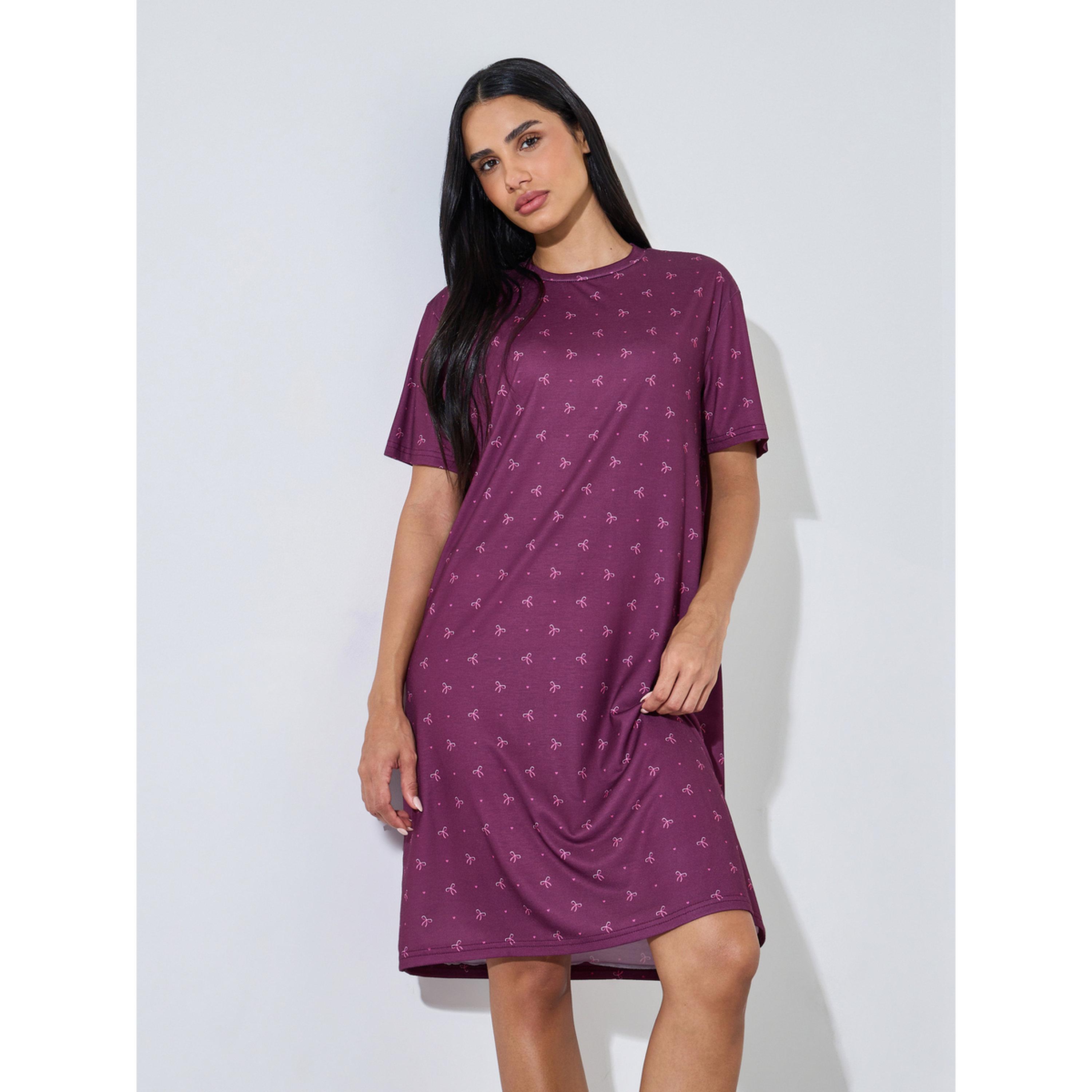 فستان نوم تيشيرت بطول الركبة وطبعة قلب وعقدة بالكامل باللون البرغندي-women-clothing-nightwear-nighties-image-1