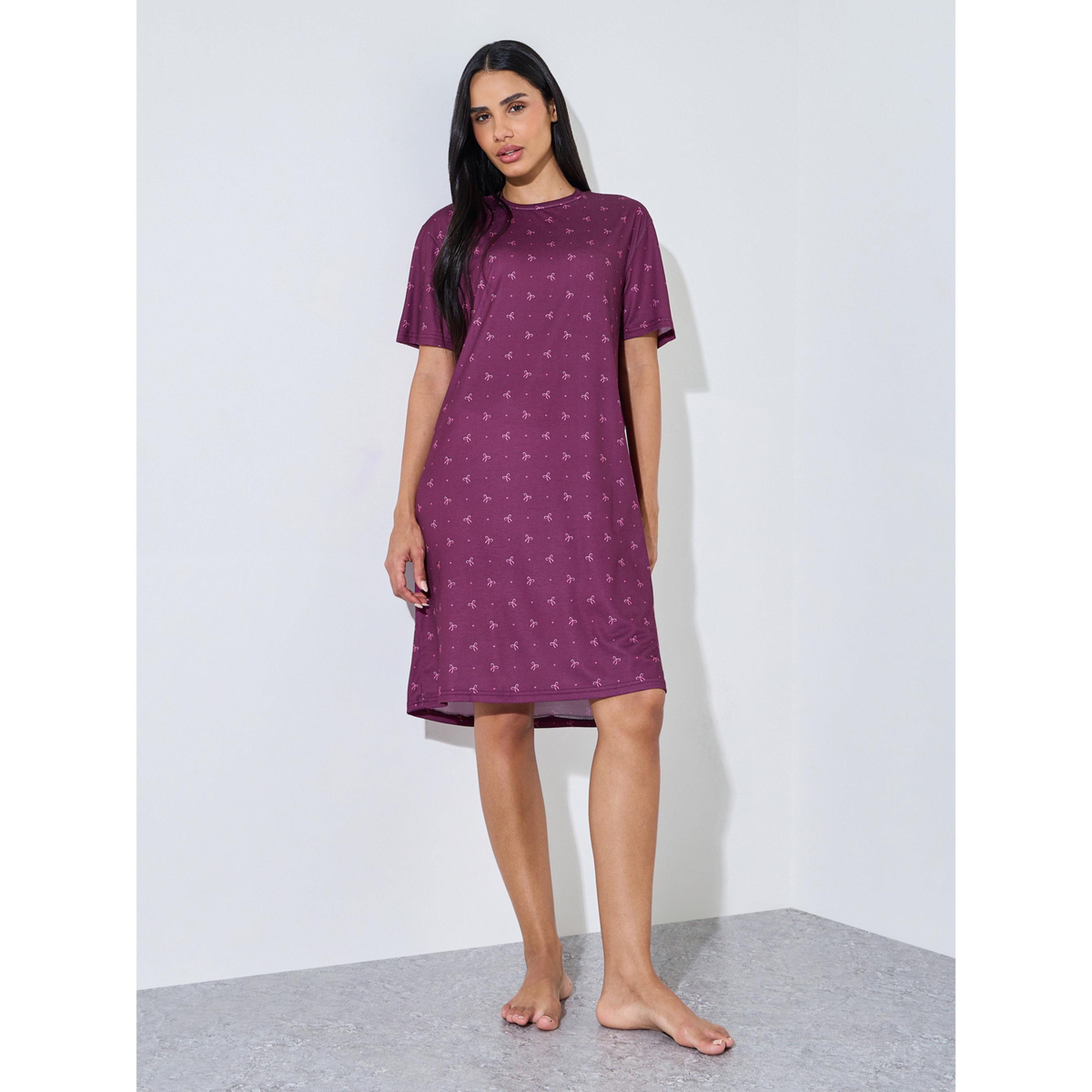 فستان نوم تيشيرت بطول الركبة وطبعة قلب وعقدة بالكامل باللون البرغندي-women-clothing-nightwear-nighties-image-2