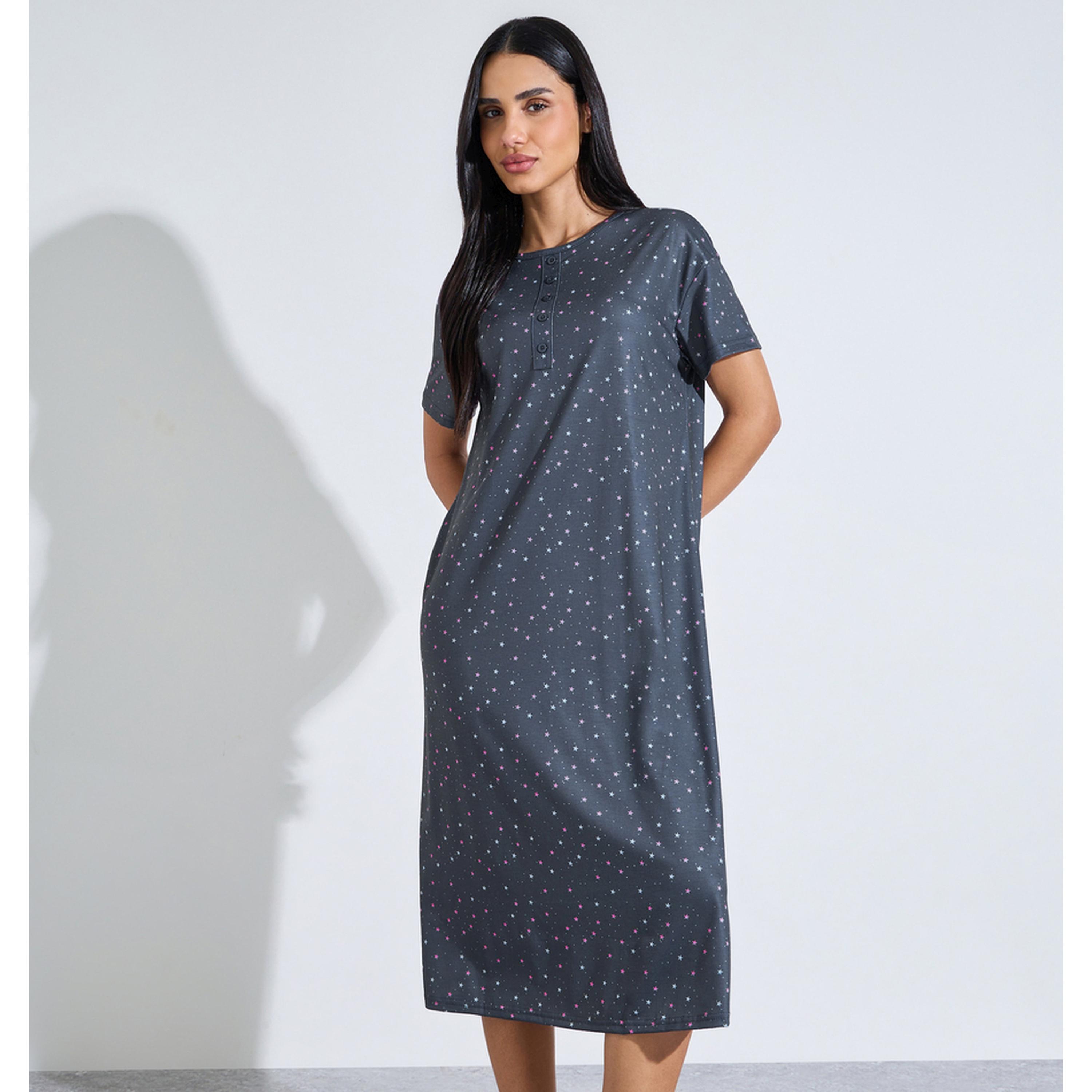 قميص نوم تيشيرت بأكمام قصيرة وطبعة نجوم بالكامل باللون الفحمي-women-clothing-nightwear-nighties-image-1