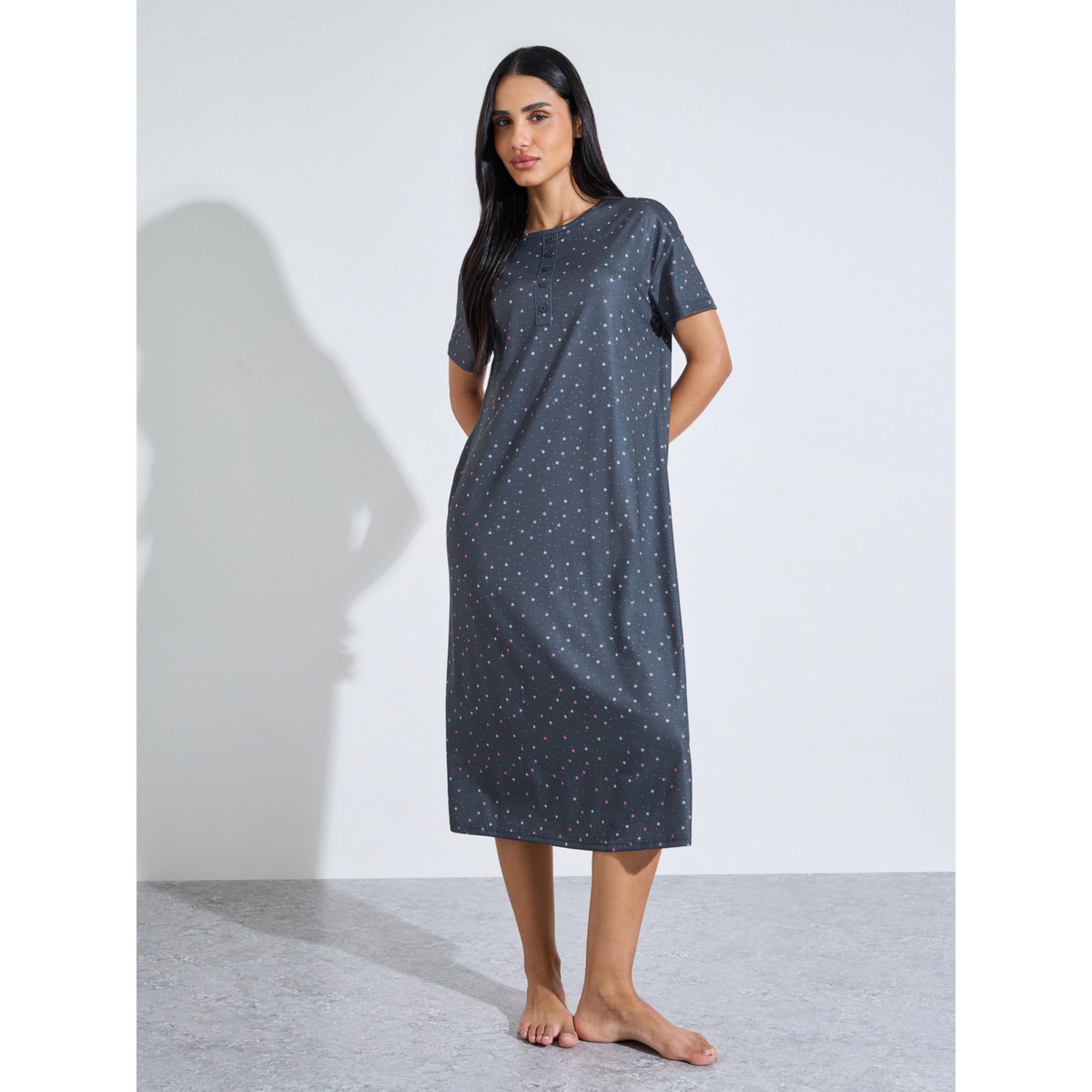 قميص نوم تيشيرت بأكمام قصيرة وطبعة نجوم بالكامل باللون الفحمي-women-clothing-nightwear-nighties-image-2