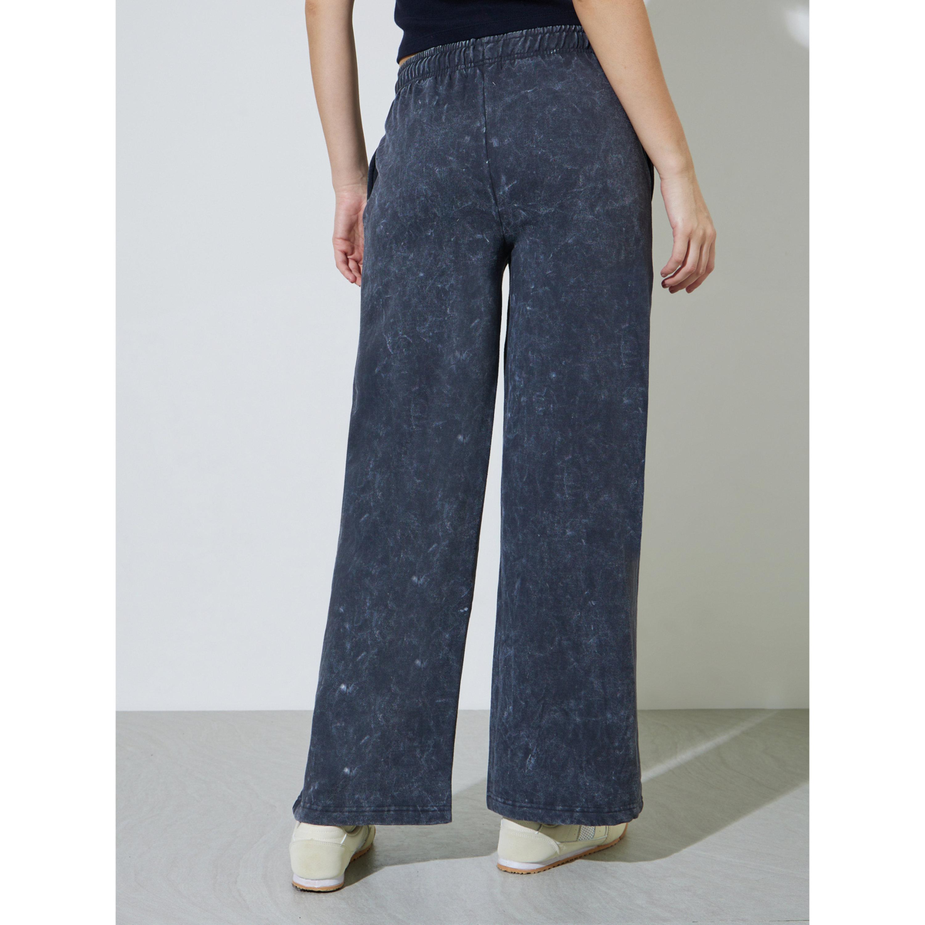 جوغر رمادي فاحم بأرجل واسعة ومظهر مغسول بالحمض-women-clothing-joggers-image-4
