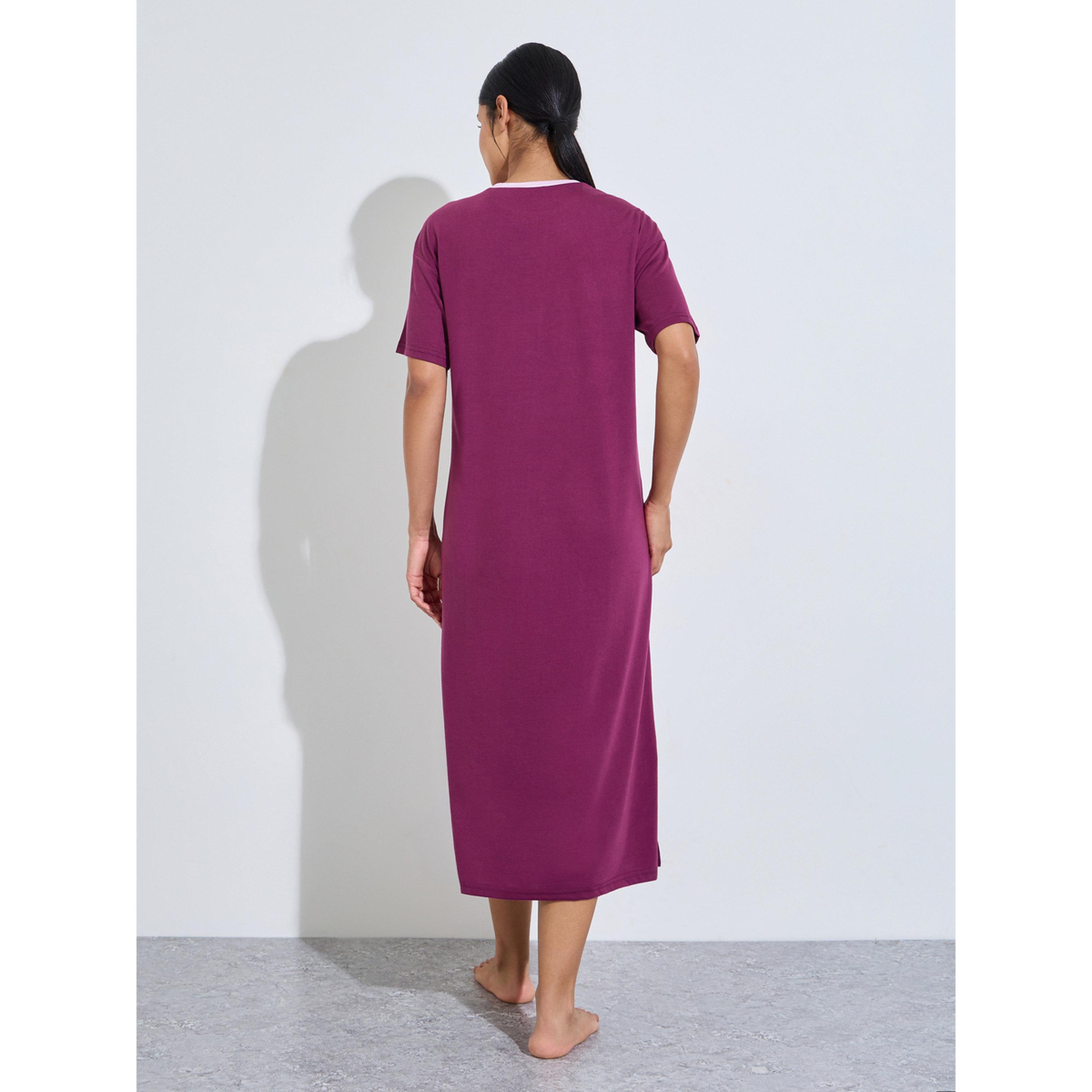 قميص نوم تيشيرت بأكمام قصيرة وطبعة كتابة-women-clothing-nightwear-nighties-image-3
