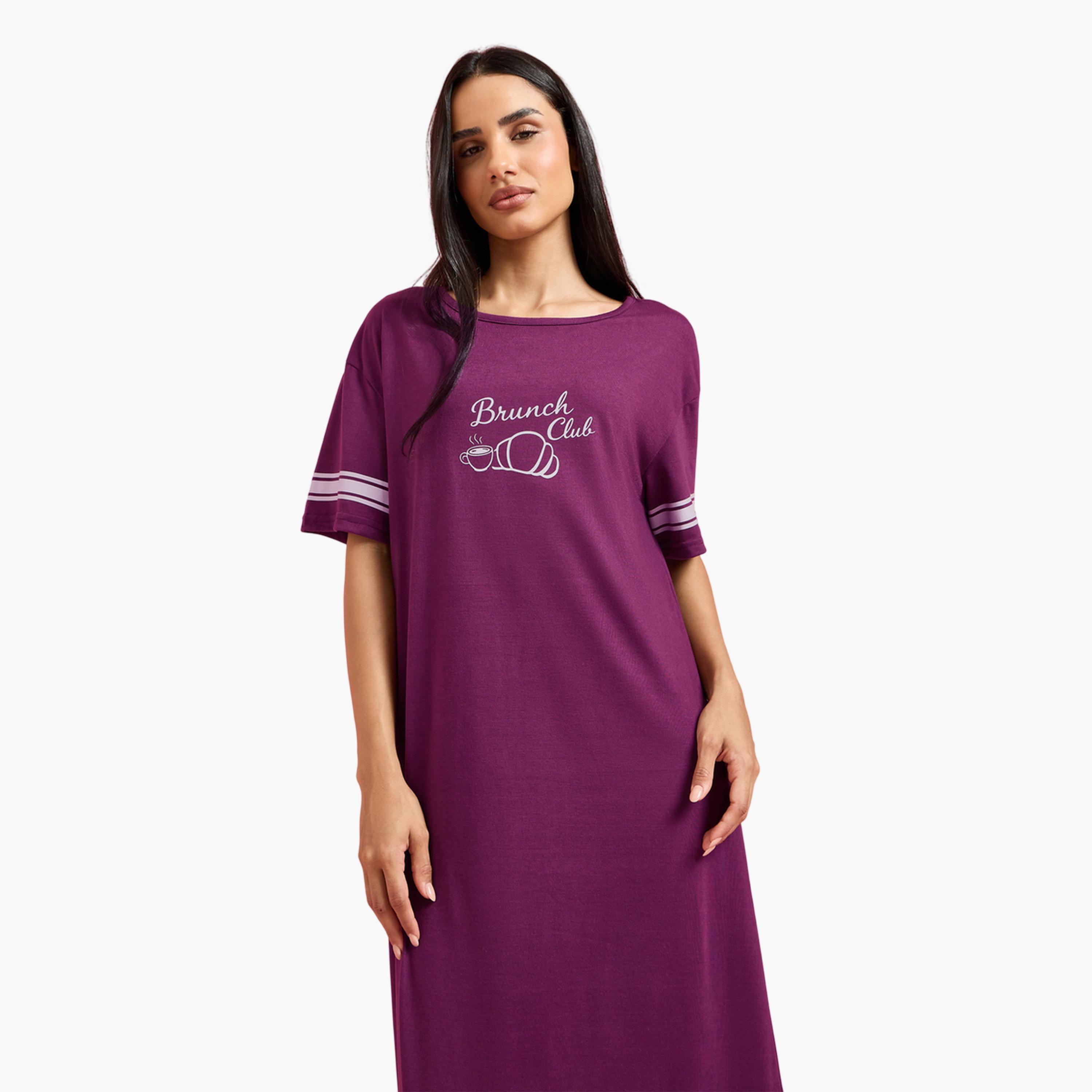 قميص نوم طويل تيشيرت بأكمام مخطط وطبعة كتابة باللون العنابي-women-clothing-nightwear-nighties-image-2