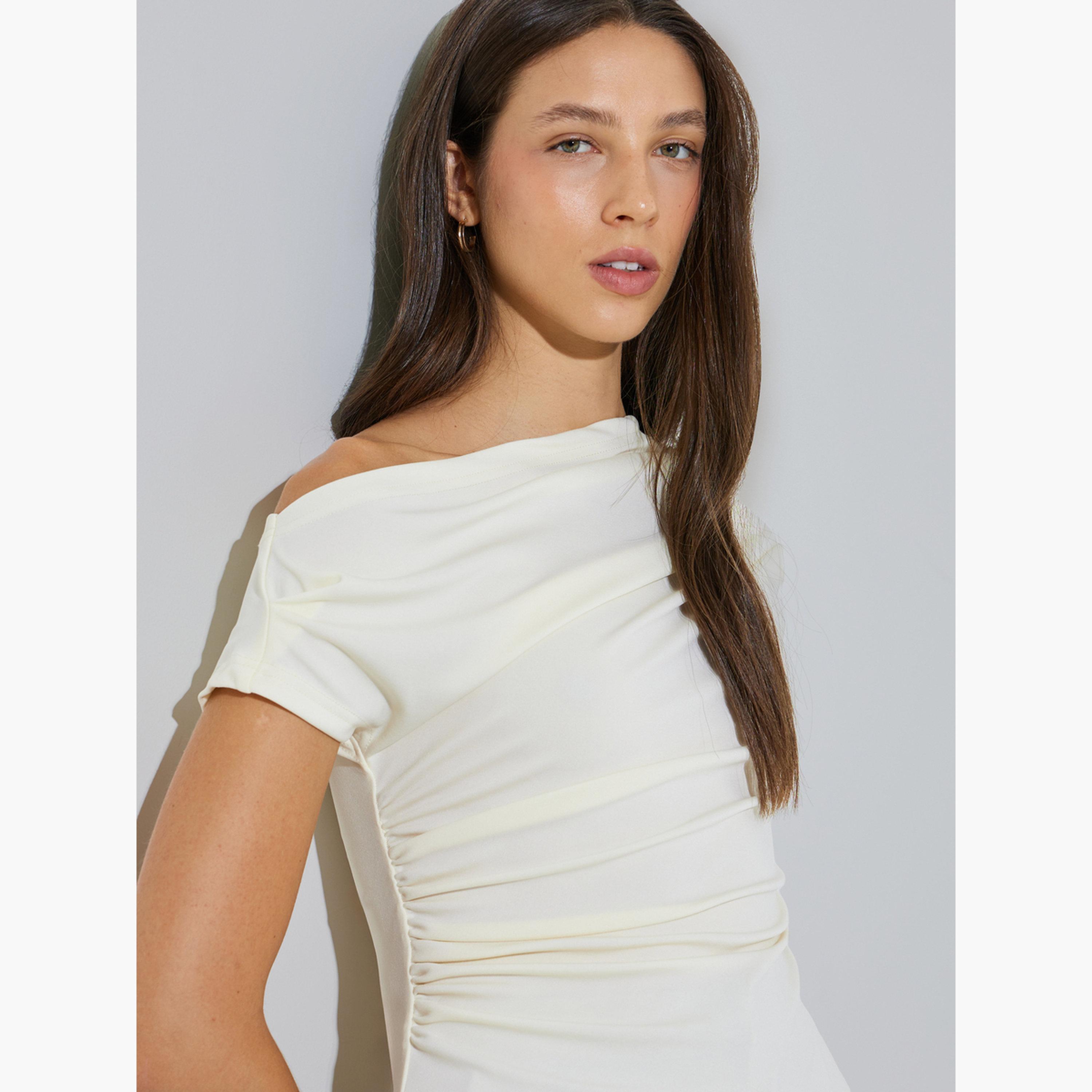 ستايلي - بلوزة محبوكة ضيقة بلون كريمي بياقة غير متماثلة-women-clothing-shirtsandblouses-blouses-image-5