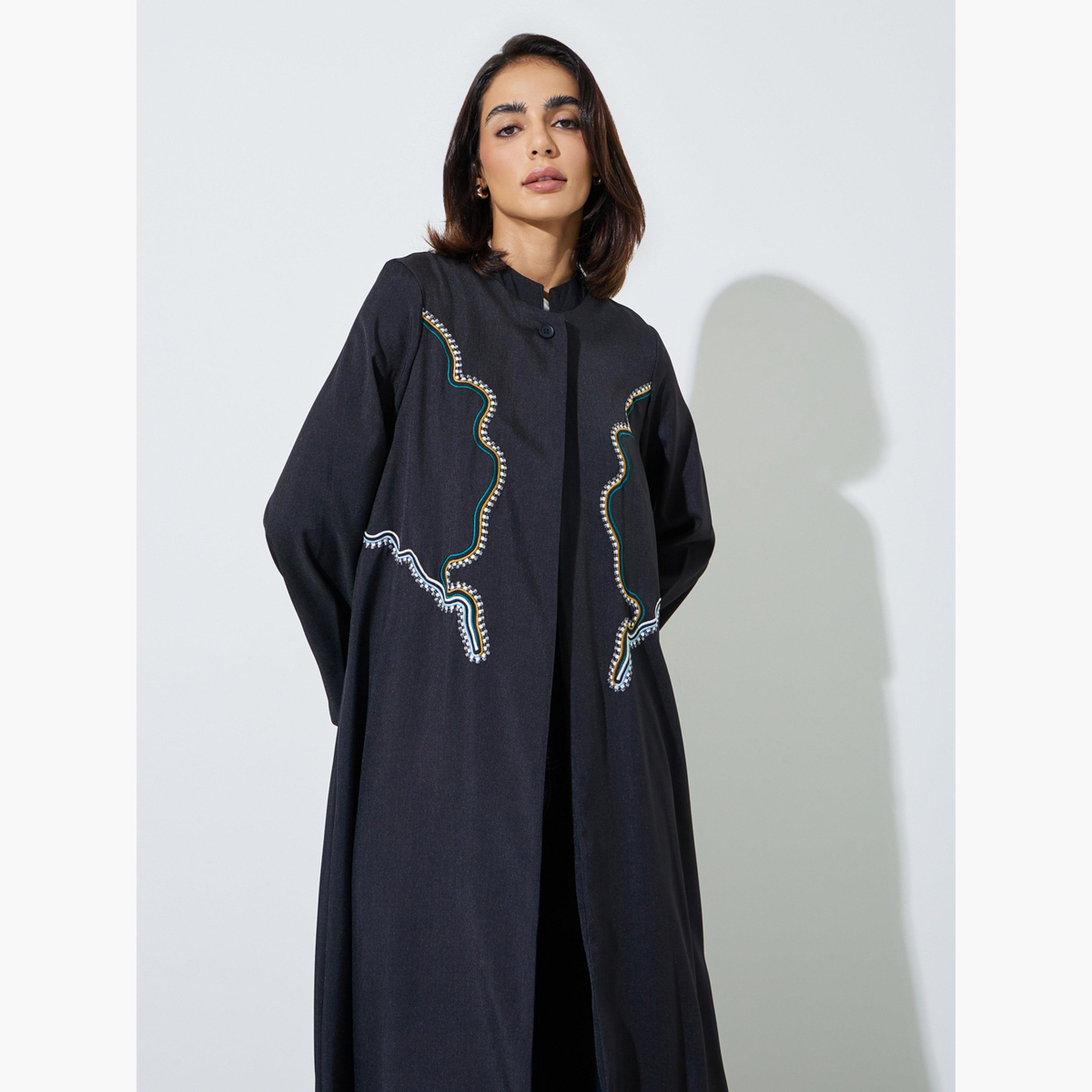 اميرة × ستايلي - عباءة سوداء مطرزة بياقة واقفة-women-arabicclothing-abayas-image-2