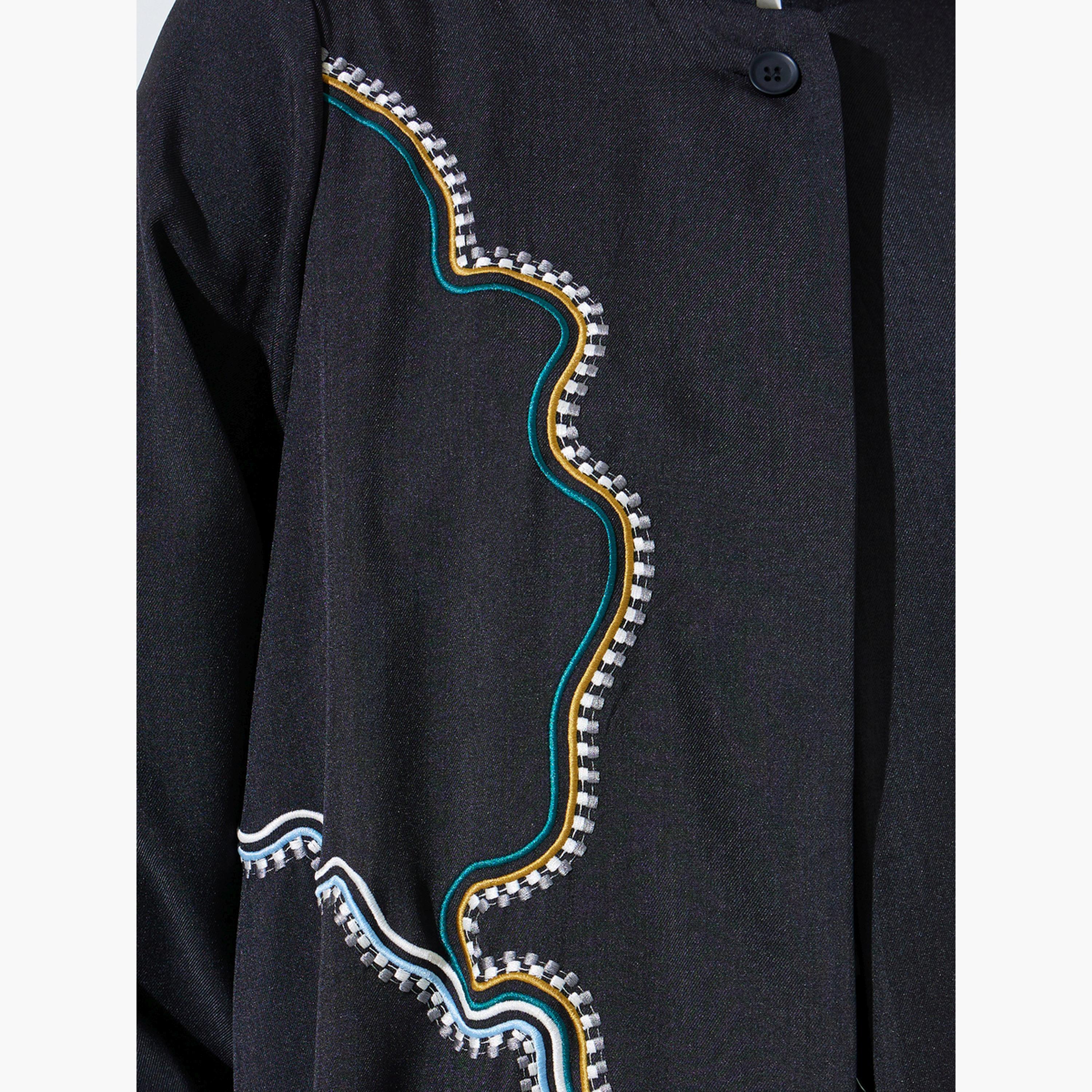 اميرة × ستايلي - عباءة سوداء مطرزة بياقة واقفة-women-arabicclothing-abayas-image-4