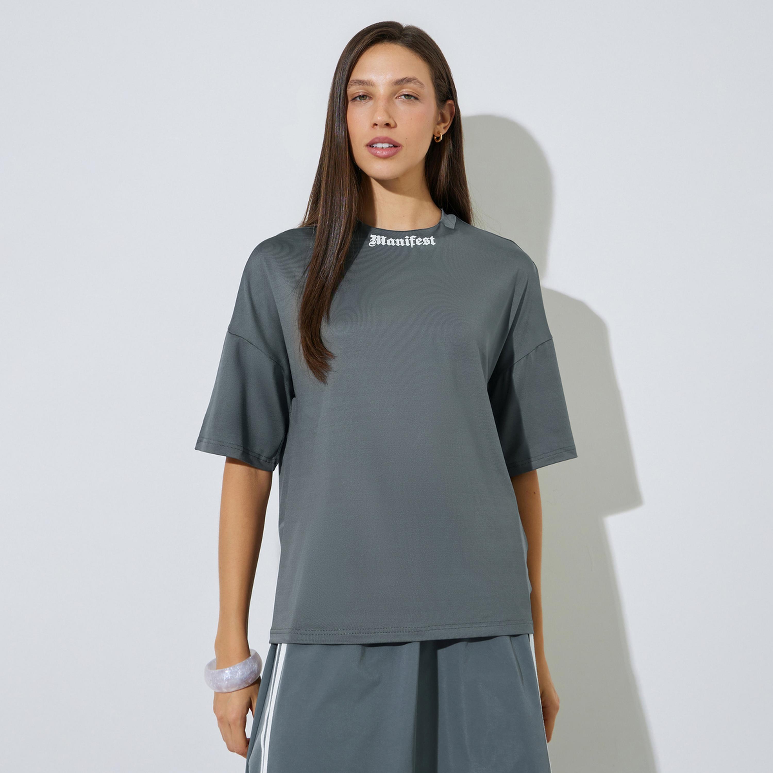 تيشيرت بقصة بوكسي مع طبعة عند الياقة-women-clothing-tshirts-image-1