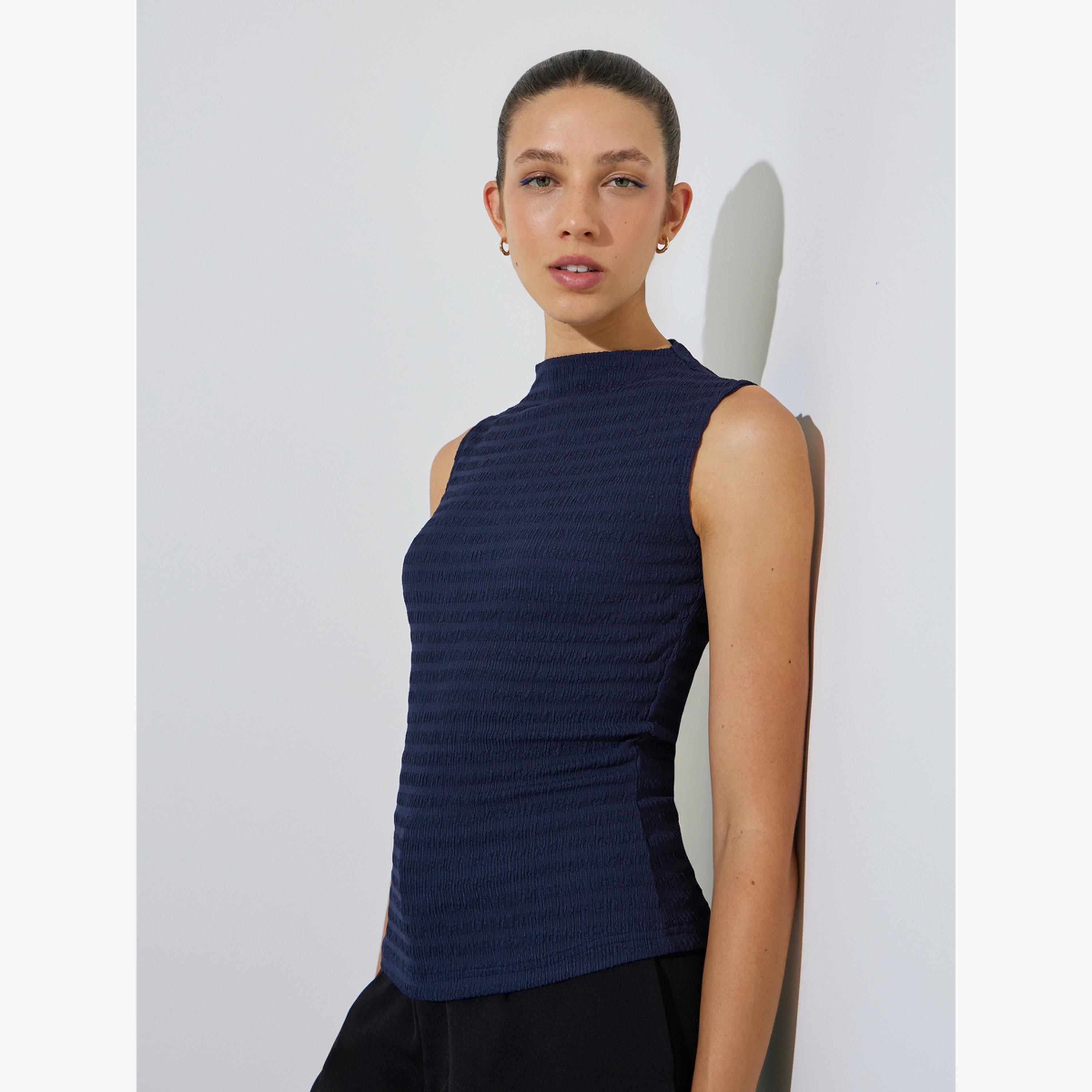 ستايلي - بلوزة داخلية ضيقة بياقة عالية منقوش باللون الأزرق الداكن-women-clothing-shirtsandblouses-blouses-image-1