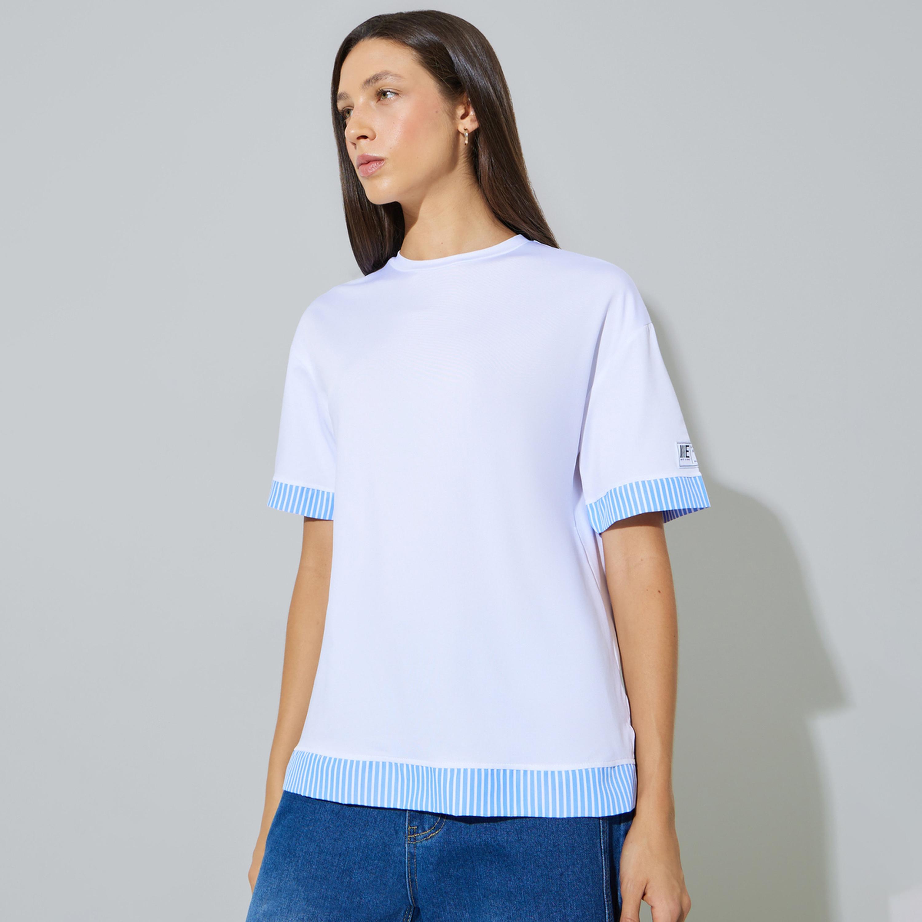 ستايلي - تيشيرت أبيض مخطط ذو حواف متعددة الطبقات-women-clothing-tshirts-image-1