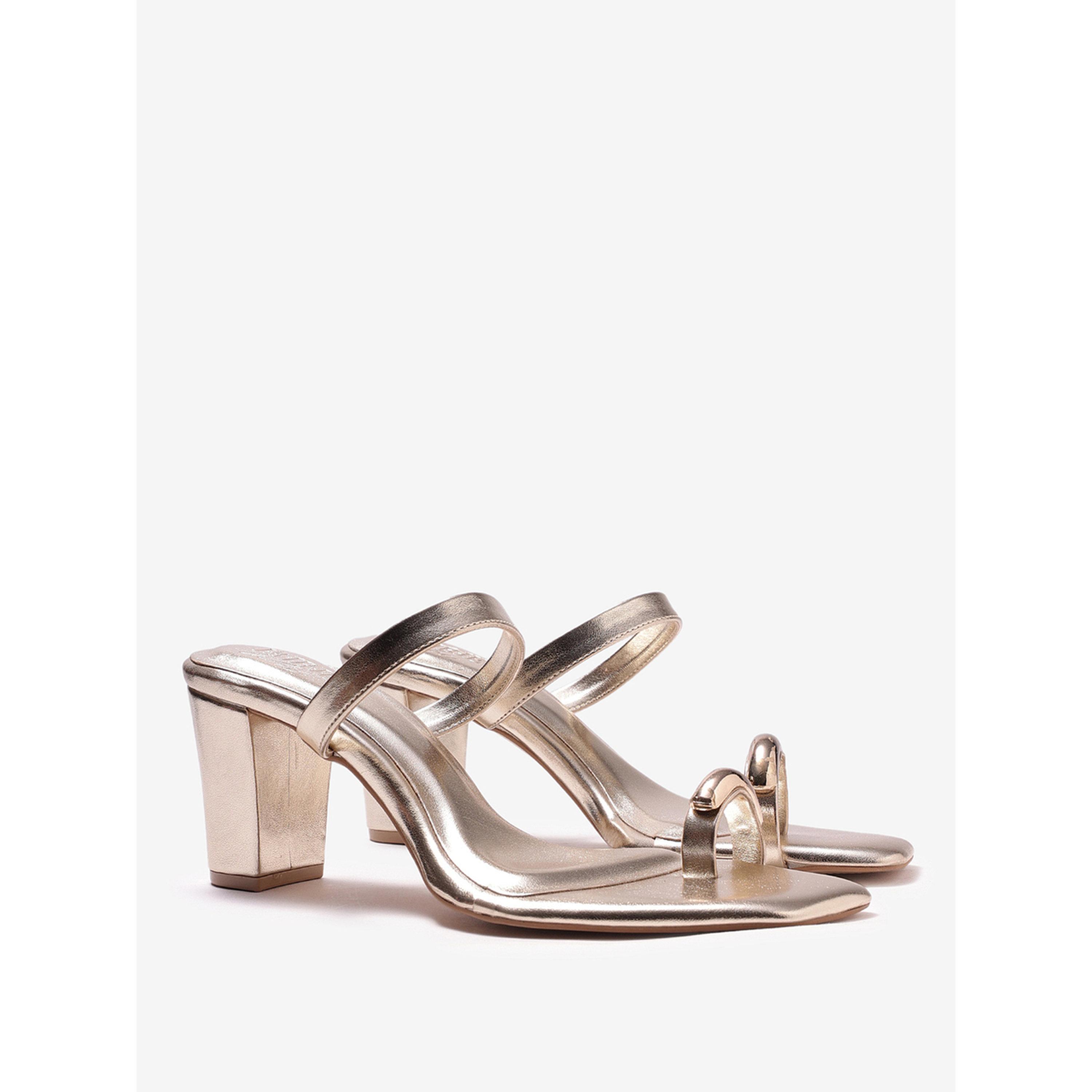 صندل بكعب عريض وسير حول الإبهام بتفاصيل معدنية-women-shoes-sandals-heeled-image-1