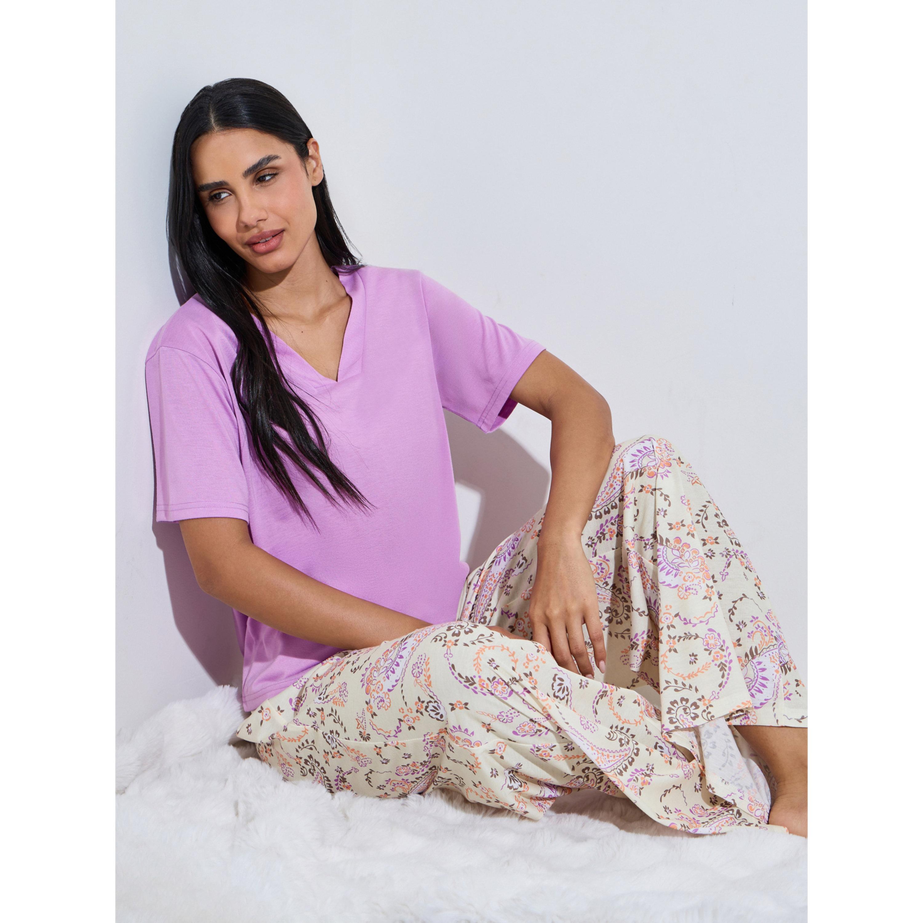 Styli Multi-Color Solid V-Neck T-Shirt and Graphic Print Wide Leg Pants Pyjama Set-women-clothing-nightwear-pyjamas-longsets-image-4