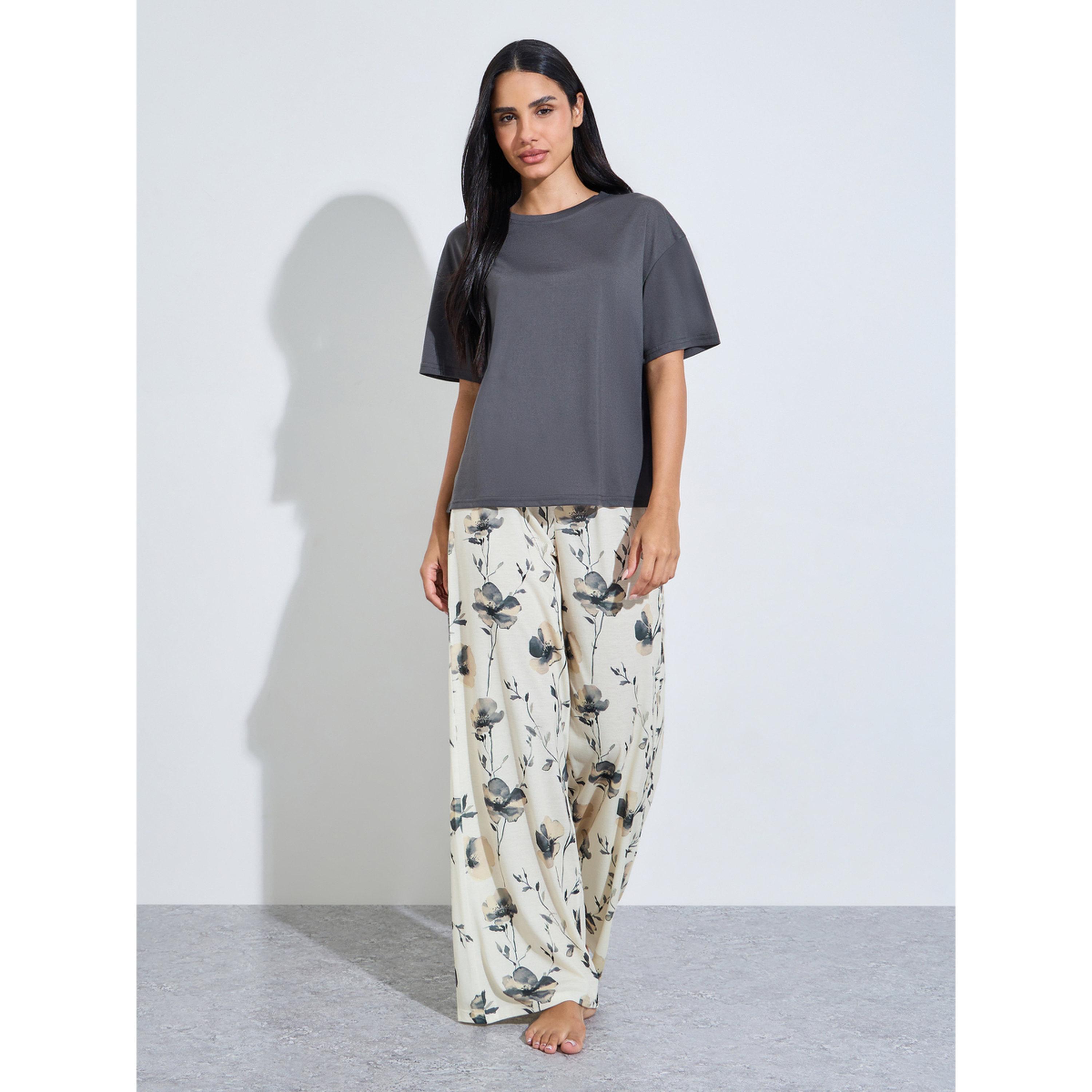 Styli Multi-Color Solid T-Shirt and Floral Print Wide Leg Pants Pyjama Set-women-clothing-nightwear-pyjamas-longsets-image-1