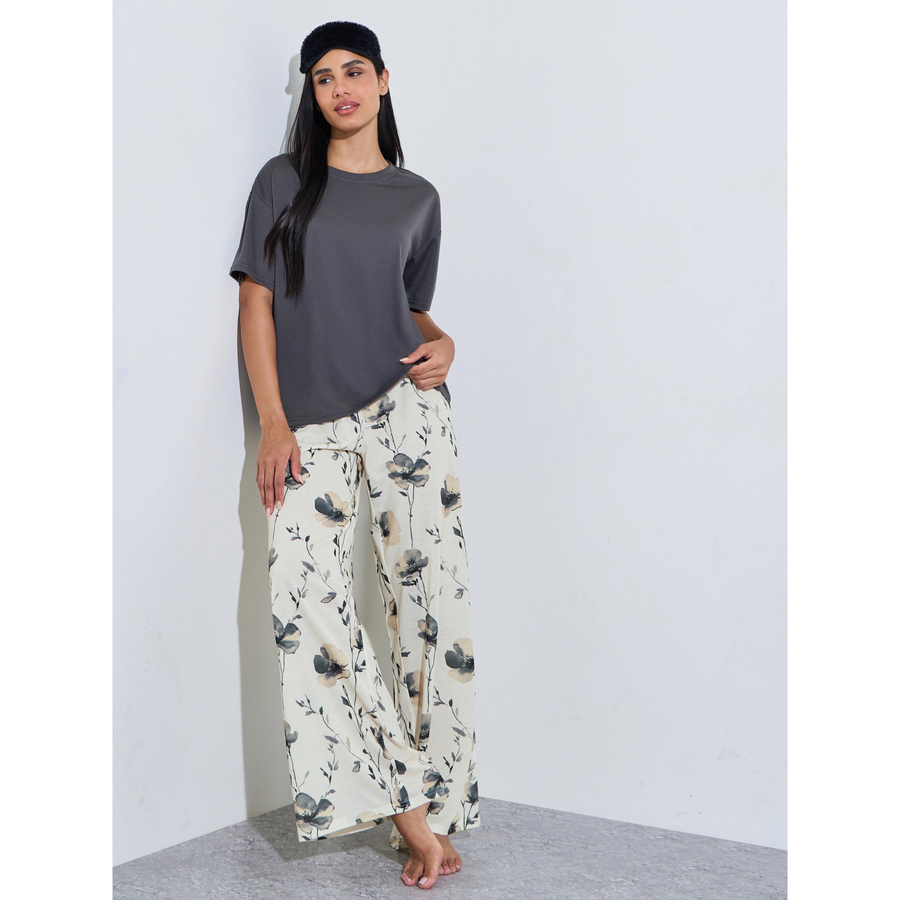 Styli Multi-Color Solid T-Shirt and Floral Print Wide Leg Pants Pyjama Set-women-clothing-nightwear-pyjamas-longsets-image-4