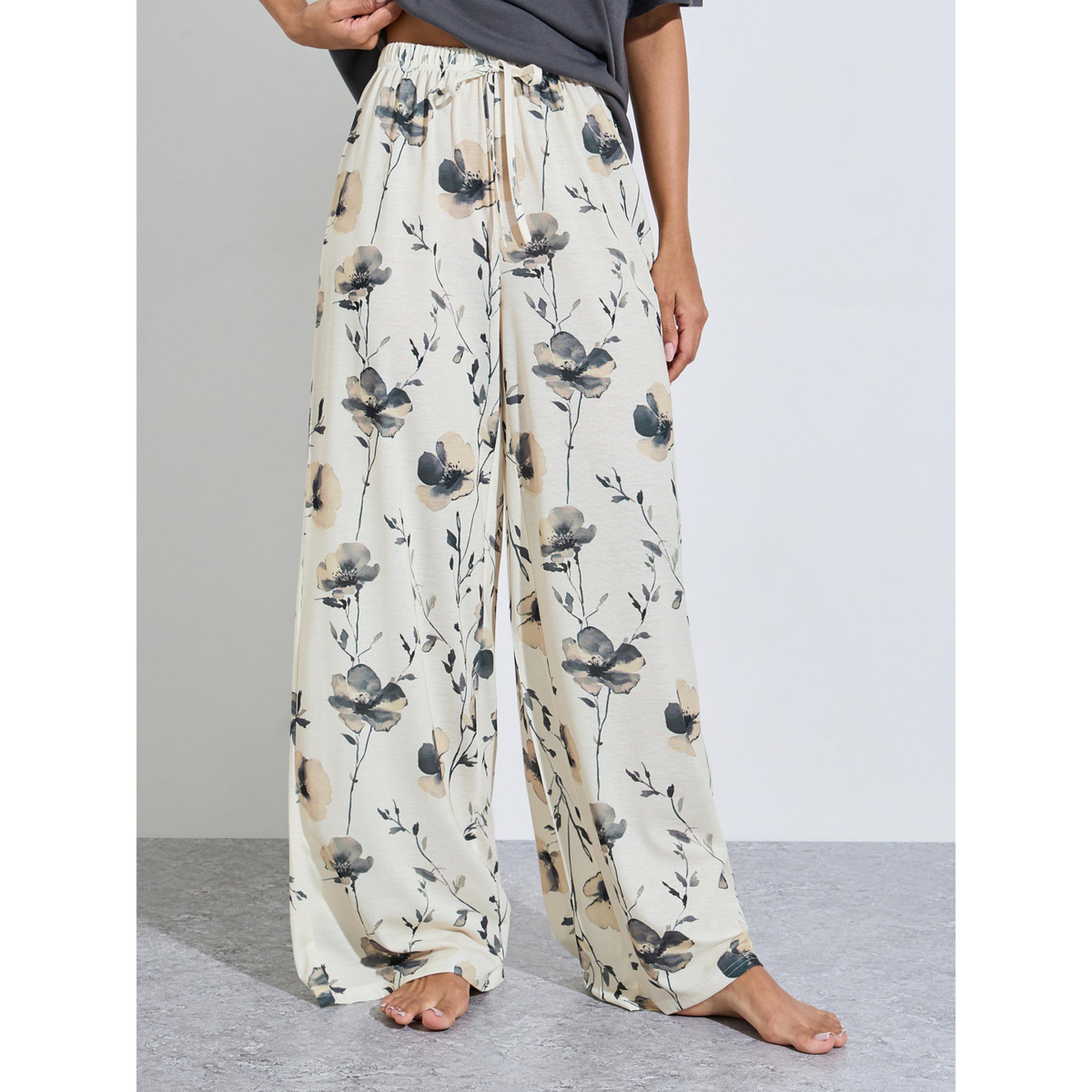 Styli Multi-Color Solid T-Shirt and Floral Print Wide Leg Pants Pyjama Set-women-clothing-nightwear-pyjamas-longsets-image-5