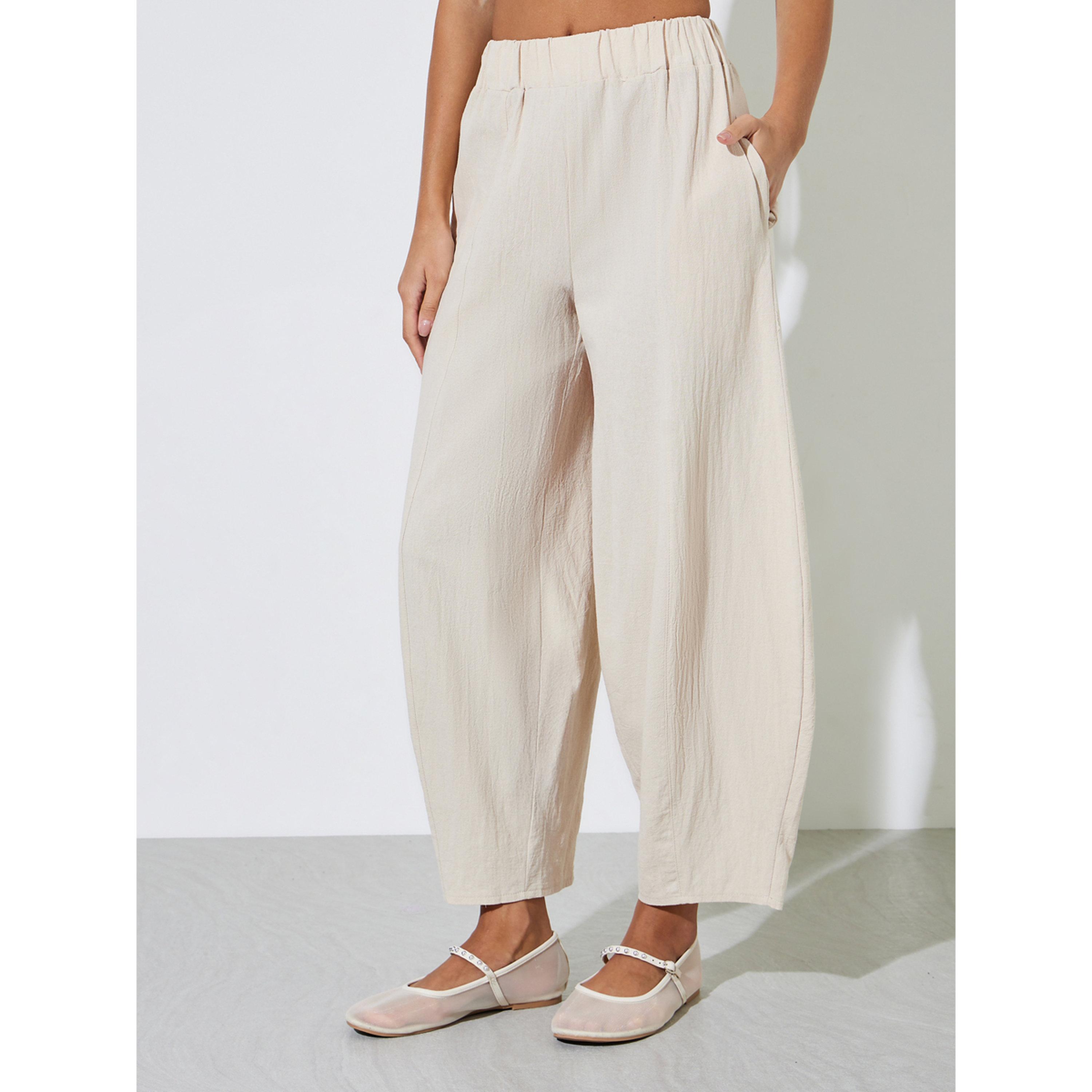 بنطال مدبب بتكسيرات وأرجل عريضة بارز الملمس بيج-women-clothing-joggers-image-1