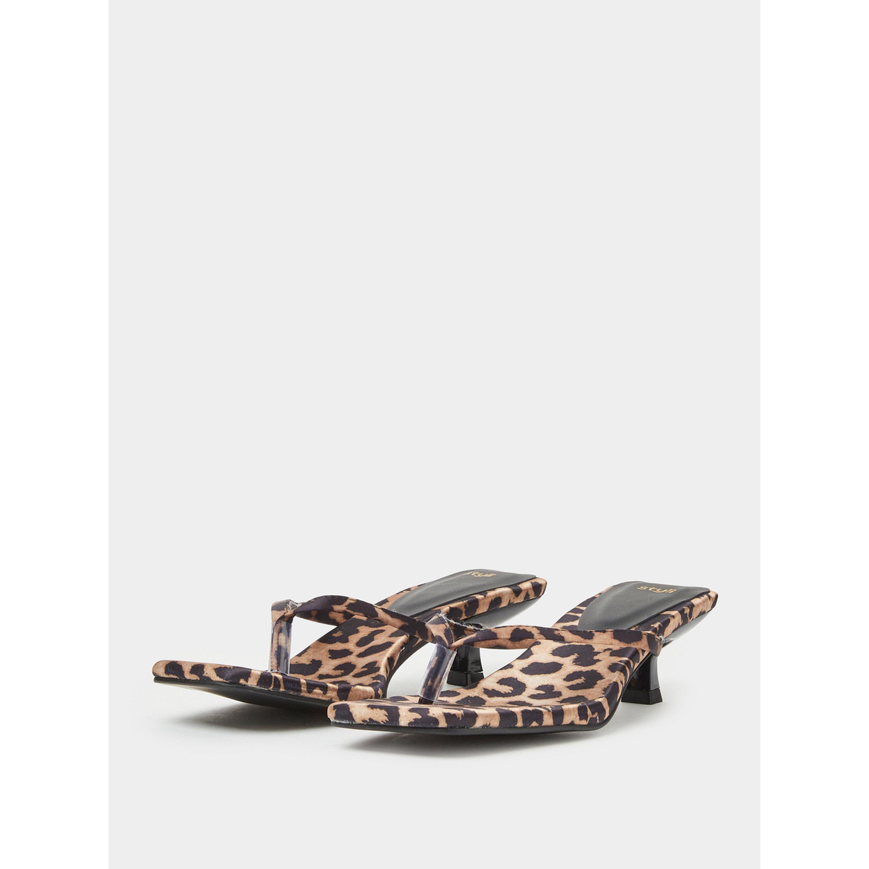 صندل ثونغ بكعب صغير وطبعة نمر-women-shoes-sandals-heeled-image-1