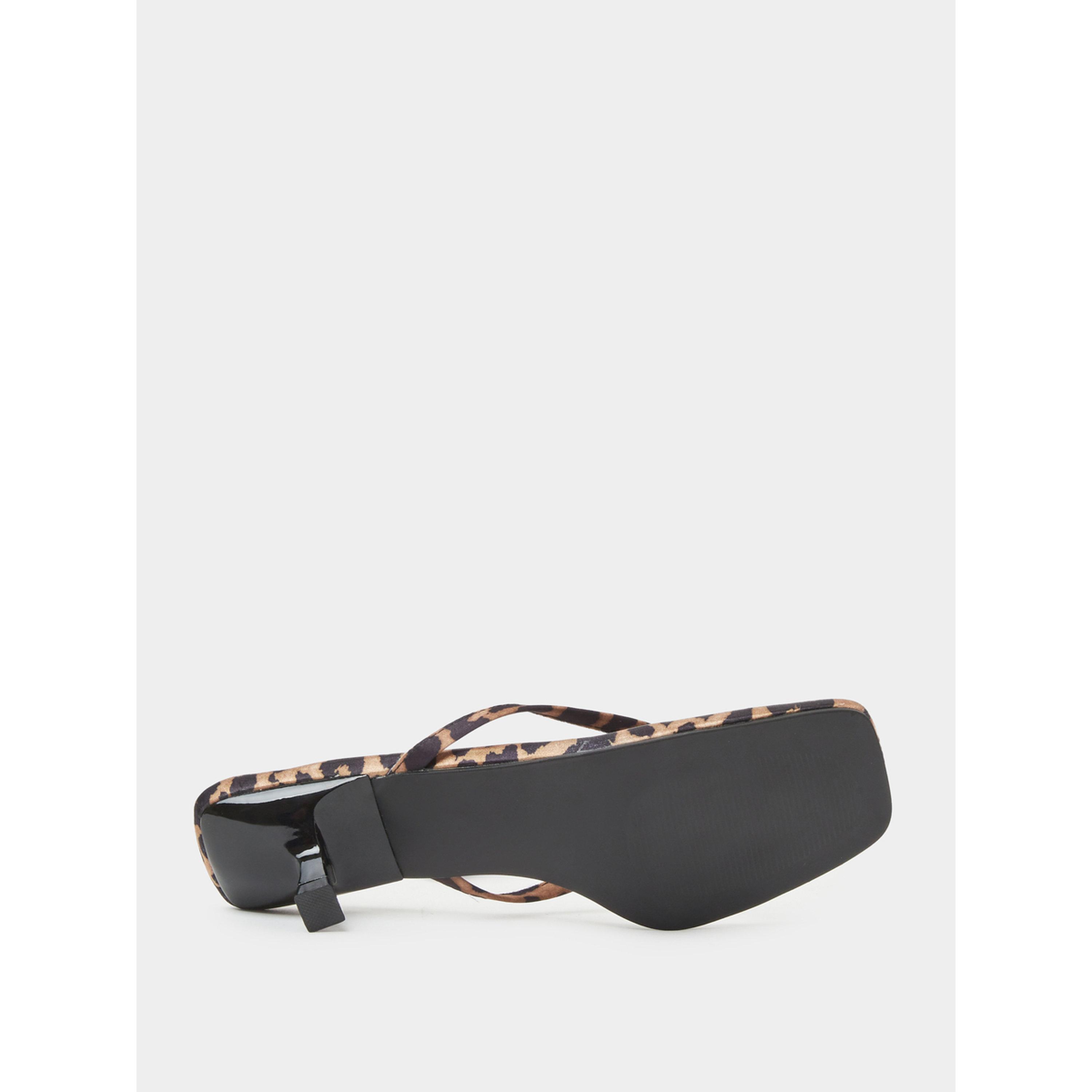 صندل ثونغ بكعب صغير وطبعة نمر-women-shoes-sandals-heeled-image-7