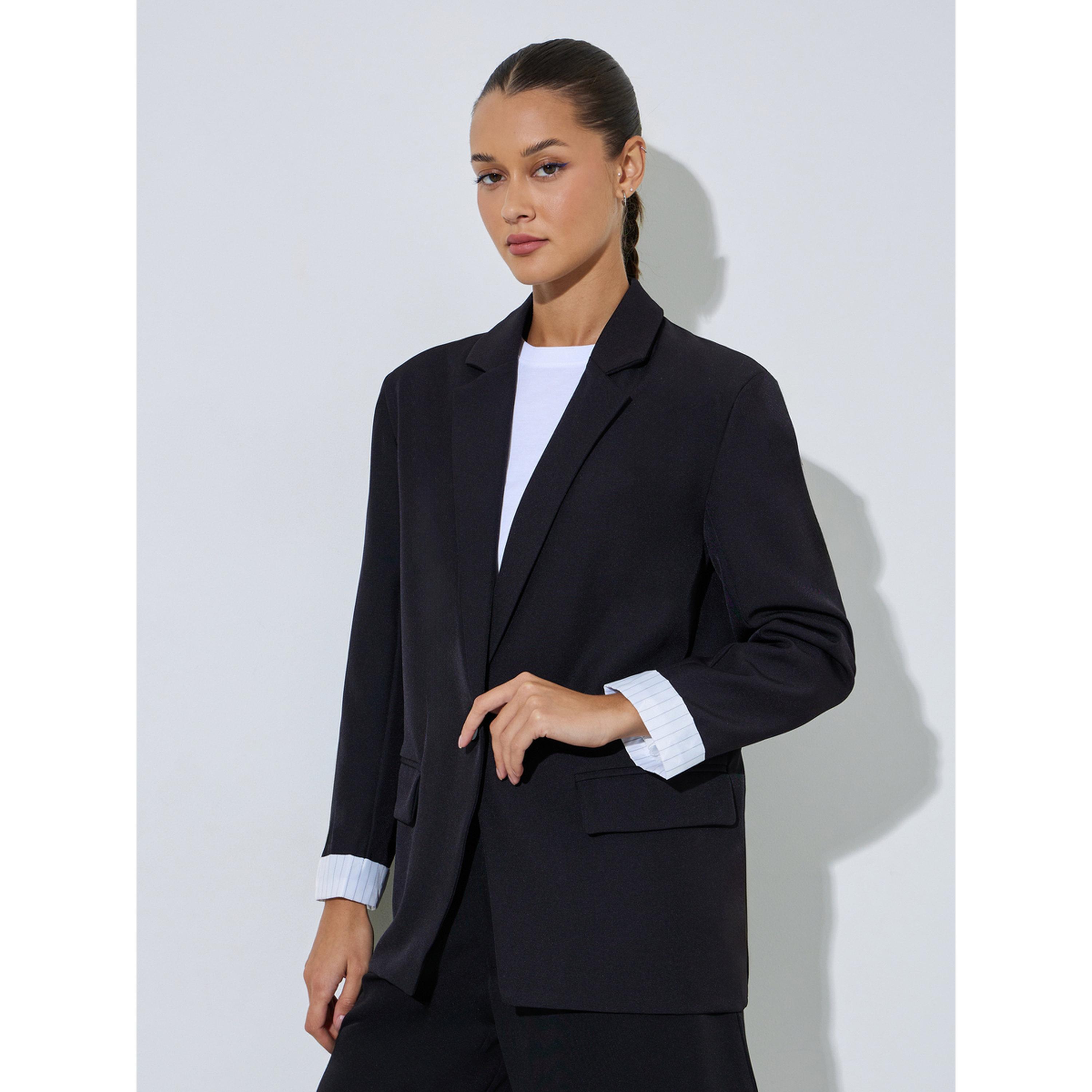 بليزر بقصة منتظمة صف أزرار واحد بتفاصيل جيوب أسود سادة-women-clothing-coatsandjackets-blazers-image-1