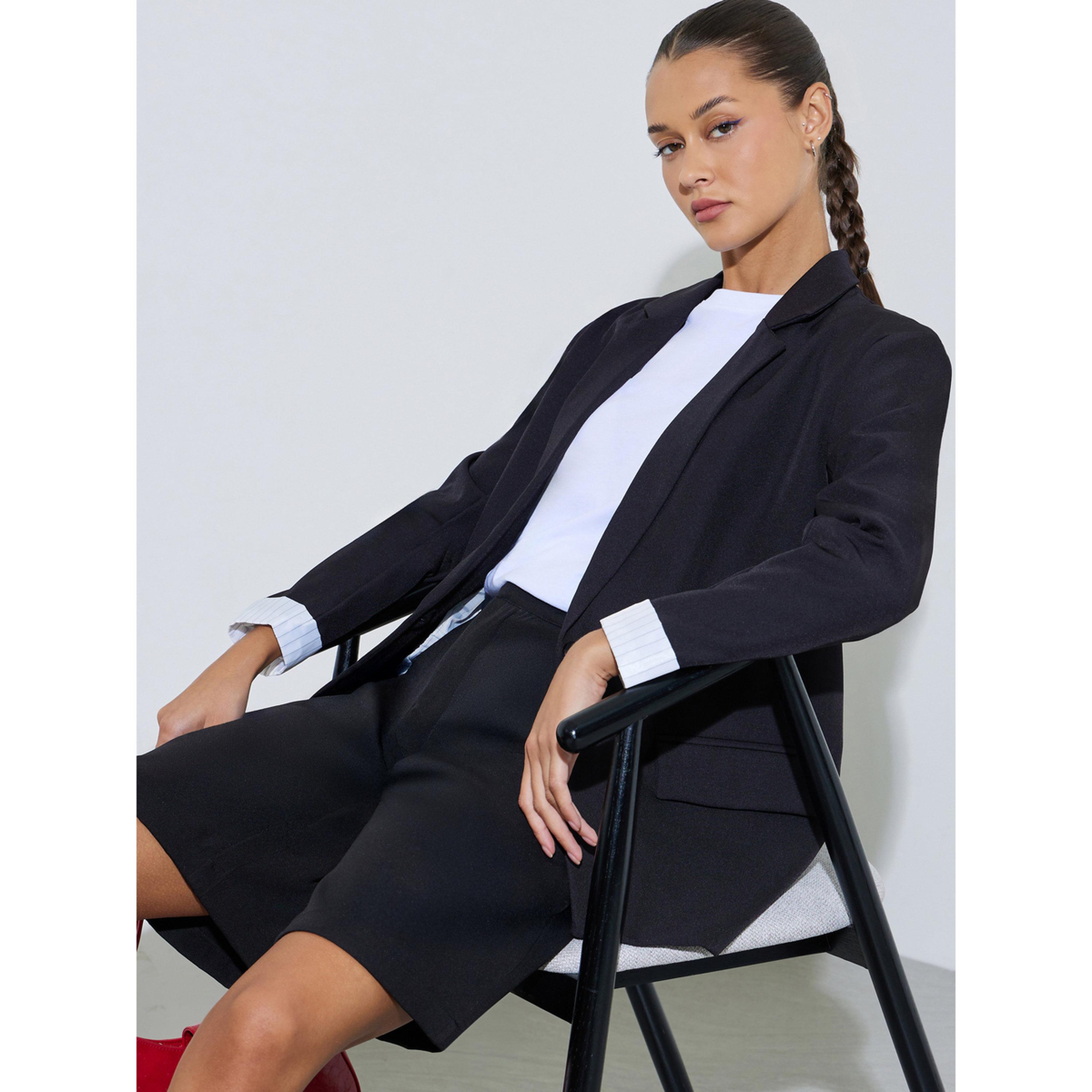 بليزر بقصة منتظمة صف أزرار واحد بتفاصيل جيوب أسود سادة-women-clothing-coatsandjackets-blazers-image-4