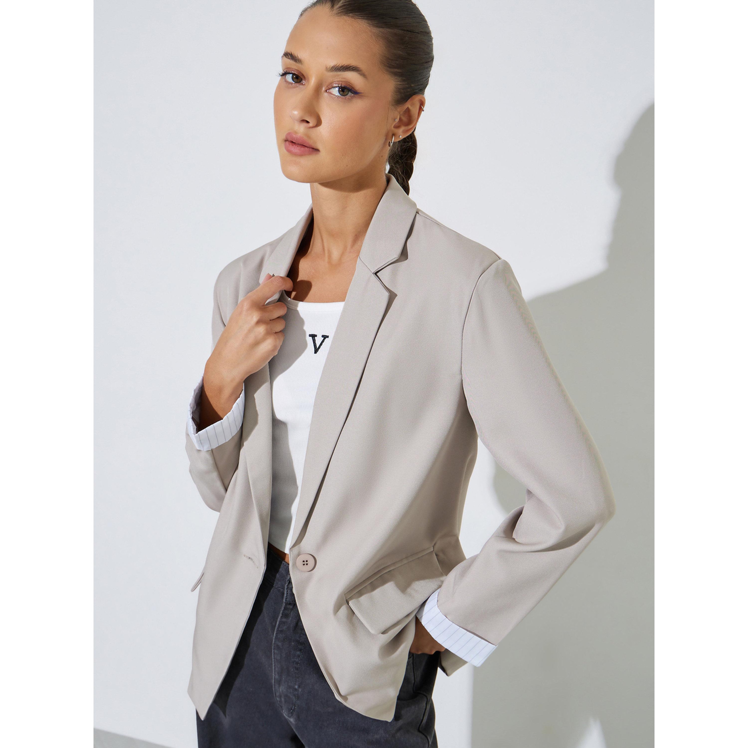 بليزر بقصة منتظمة صف أزرار واحد بتفاصيل جيوب بيج سادة-women-clothing-coatsandjackets-blazers-image-5