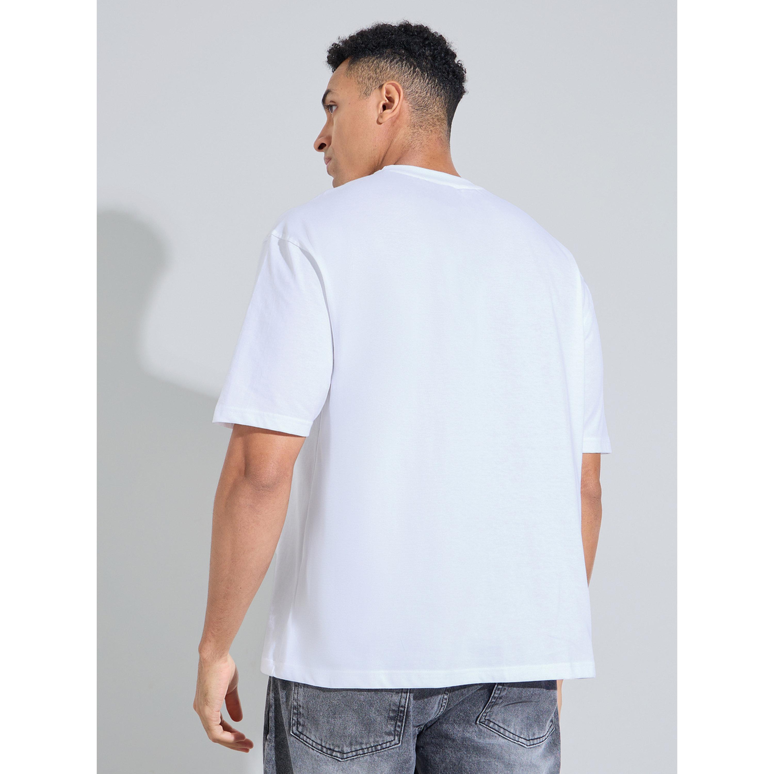 تيشيرت واسع بأكمام قصيرة وطبعة شعار باللون الأبيض-men-clothing-tshirtsandpolos-tshirts-image-3