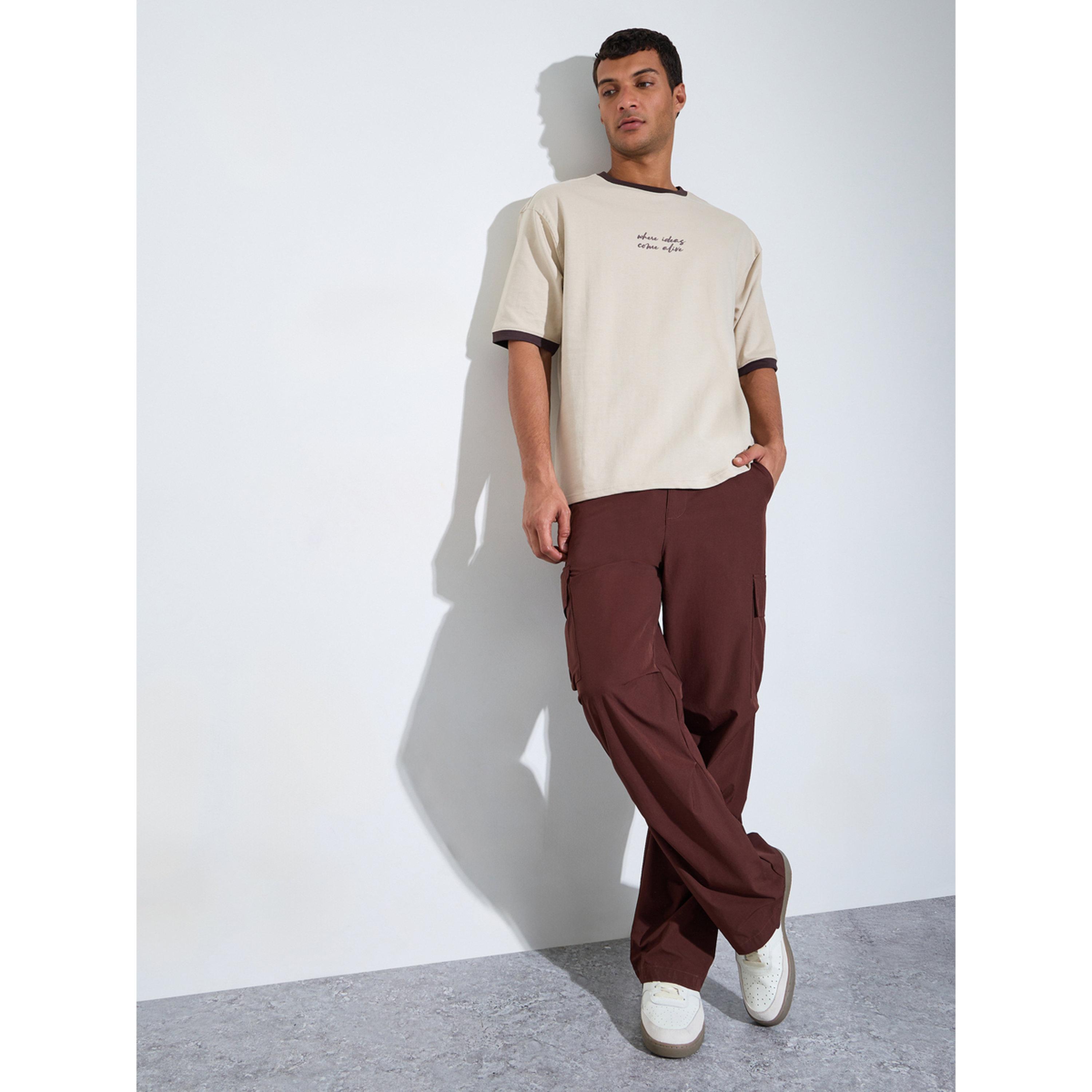 تيشيرت واسع بحواف متباينة وطبعة شعار باللون البيج-men-clothing-tshirtsandpolos-tshirts-image-2