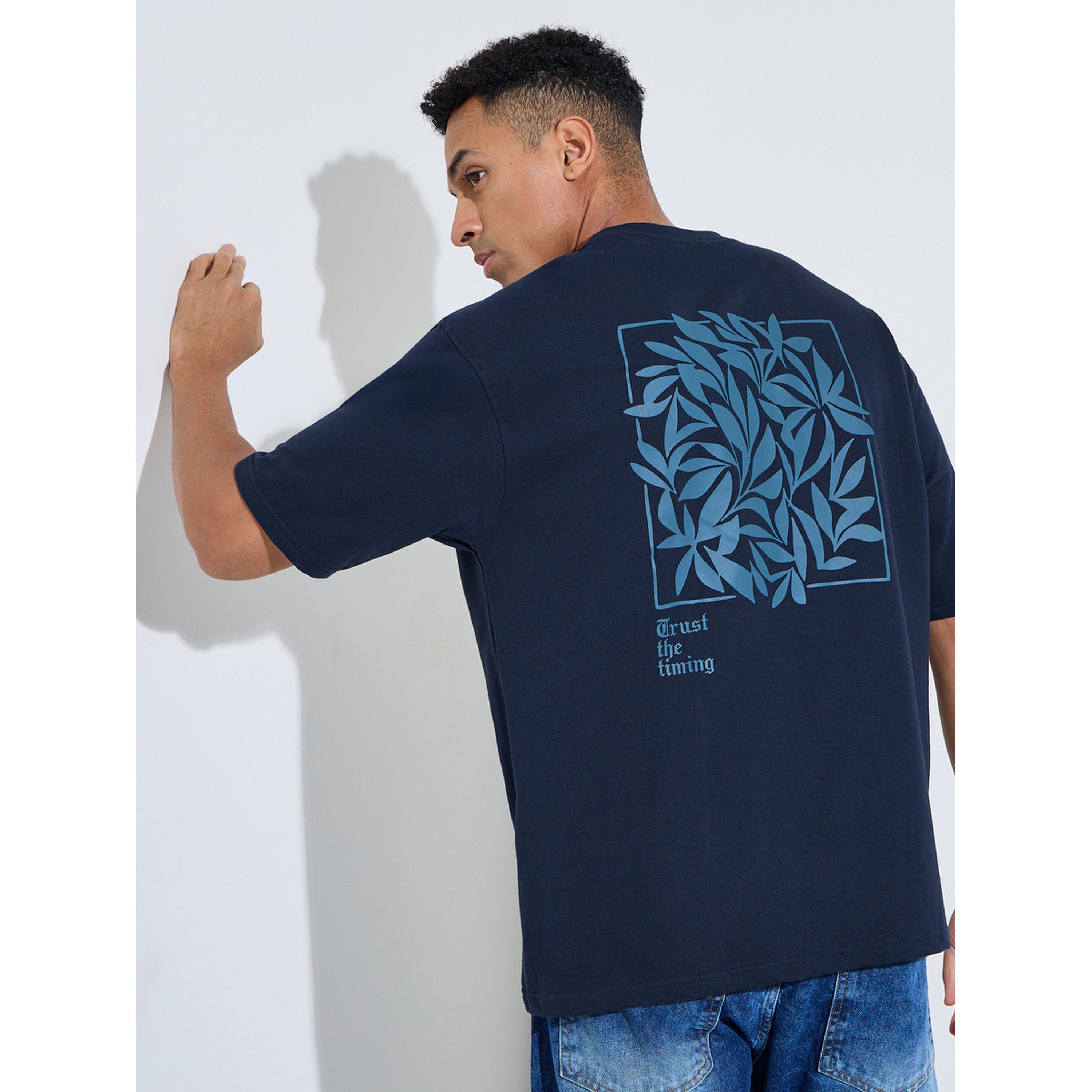 تيشيرت واسع بطبعة جرافيك باللون الكحلي-men-clothing-tshirtsandpolos-tshirts-image-4