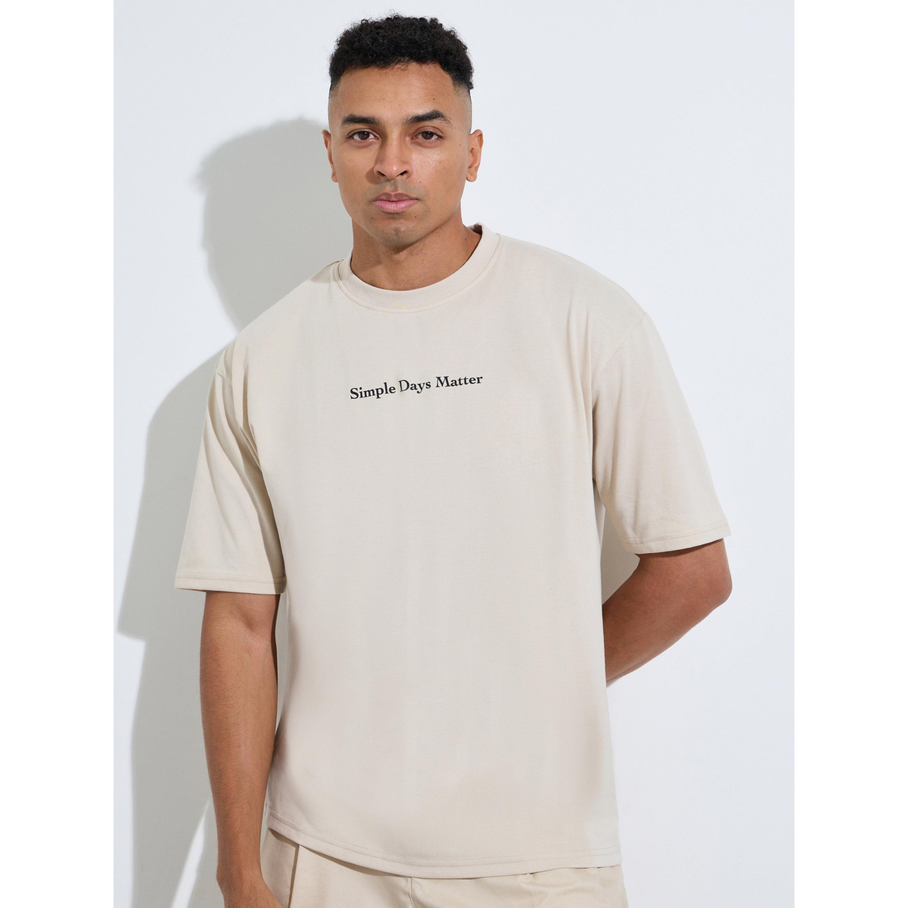 تيشيرت واسع بياقة دائرية وطبعة شعار-men-clothing-tshirtsandpolos-tshirts-image-1