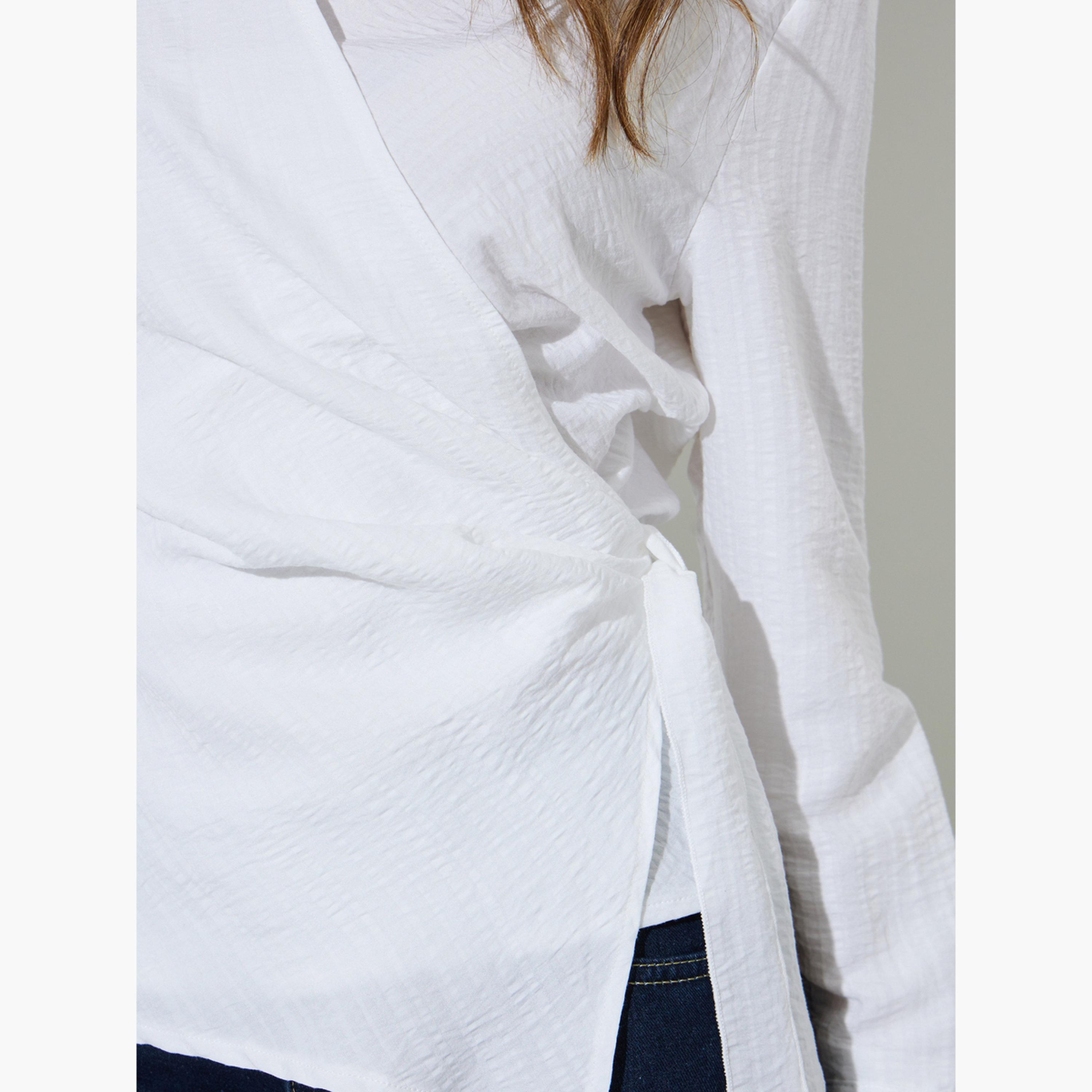 بلوزة بقصة ملفوفة وأكمام طويلة وتفاصيل بارزة الملمس-women-clothing-shirtsandblouses-blouses-image-5