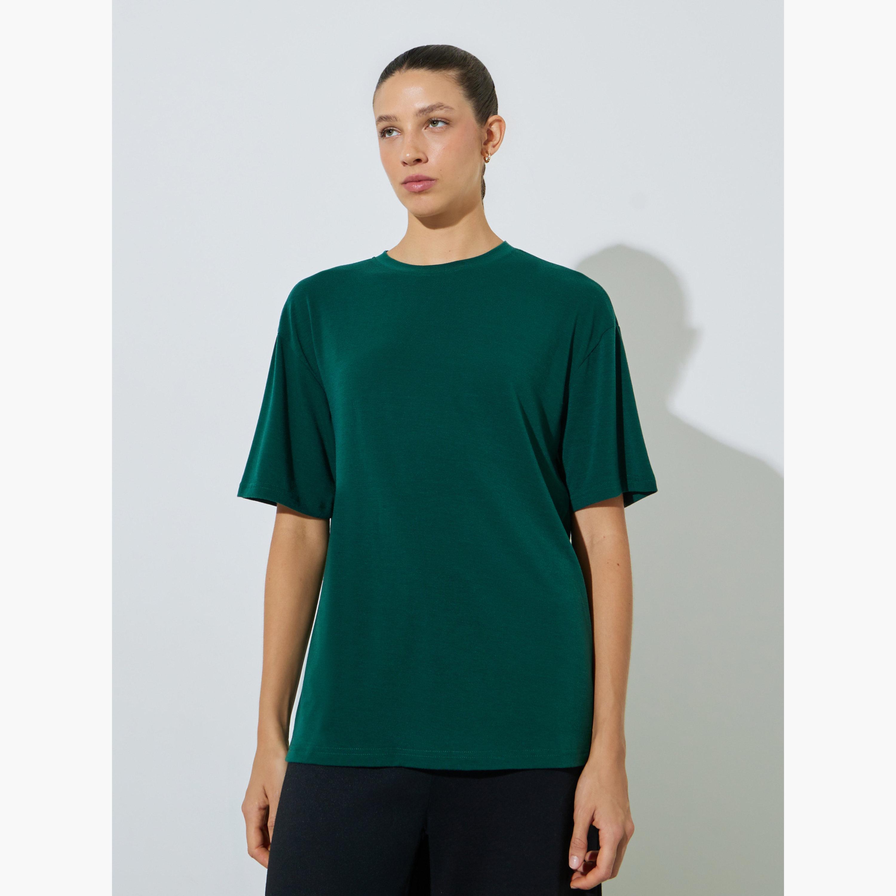 ستايلي - تيشيرت كبير الحجم مطبوع عليه شعار أخضر-women-clothing-tshirts-image-1