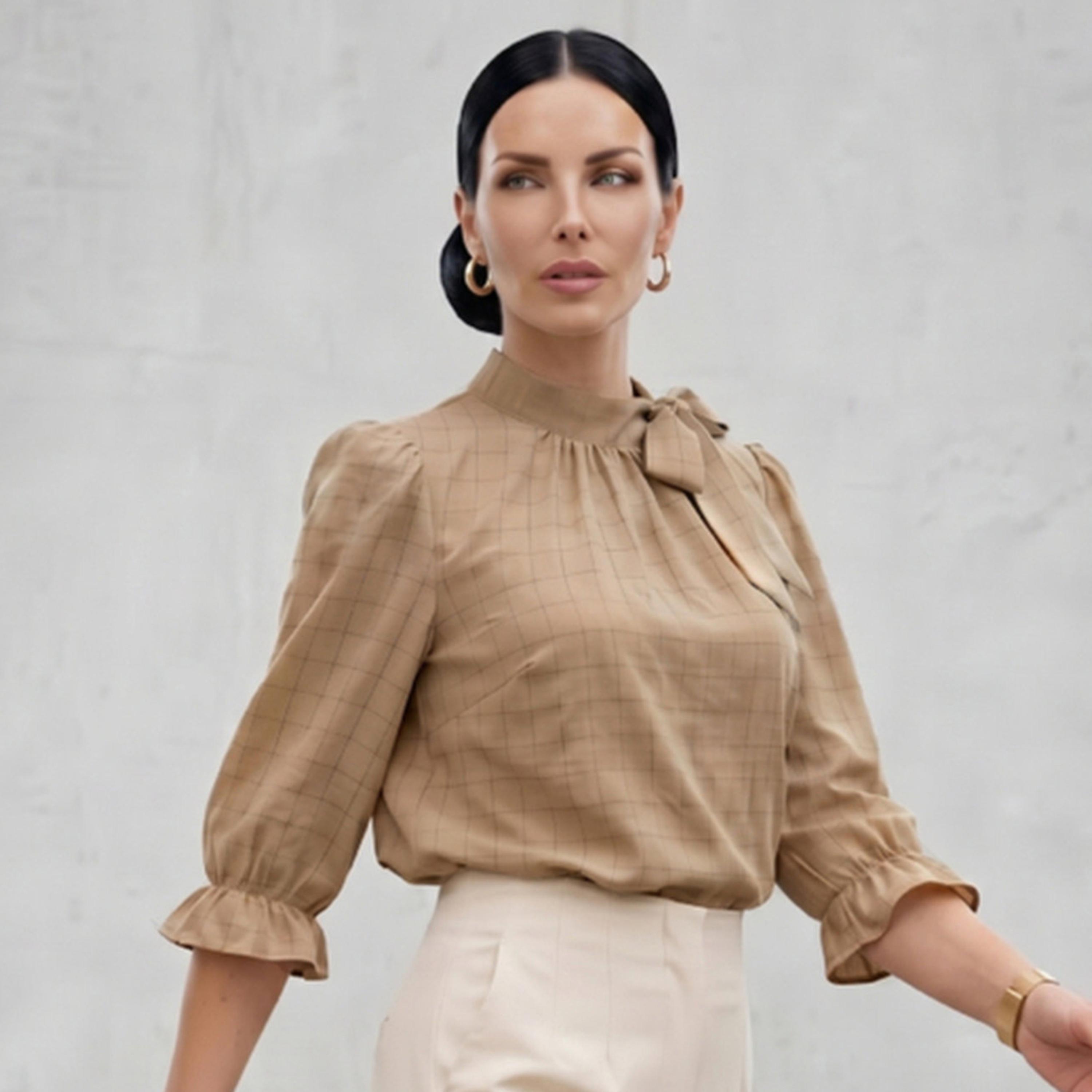 بلوزة برباط عنق ونمط مربعات باللون البيج-women-clothing-shirtsandblouses-blouses-image-1