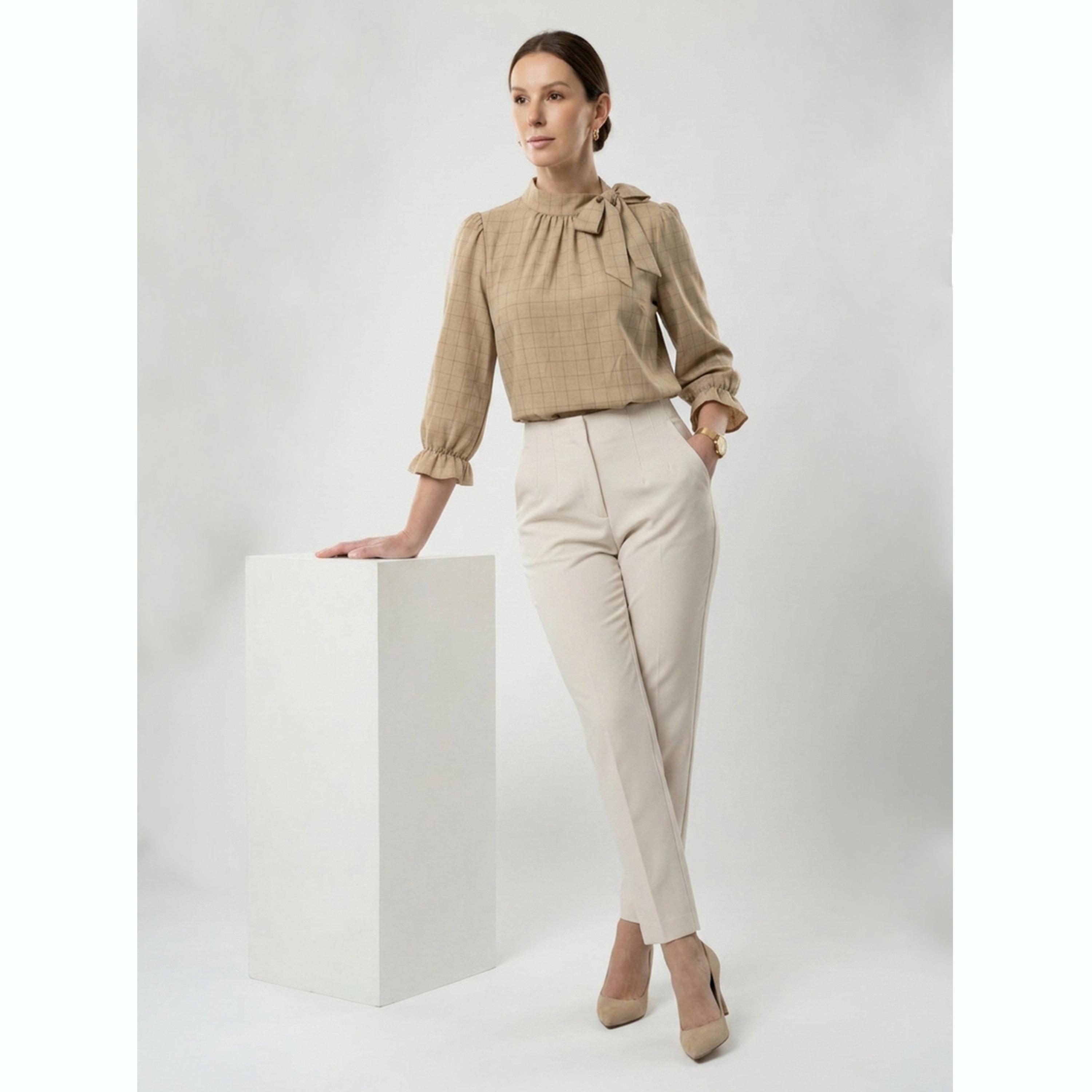 بلوزة برباط عنق ونمط مربعات باللون البيج-women-clothing-shirtsandblouses-blouses-image-2