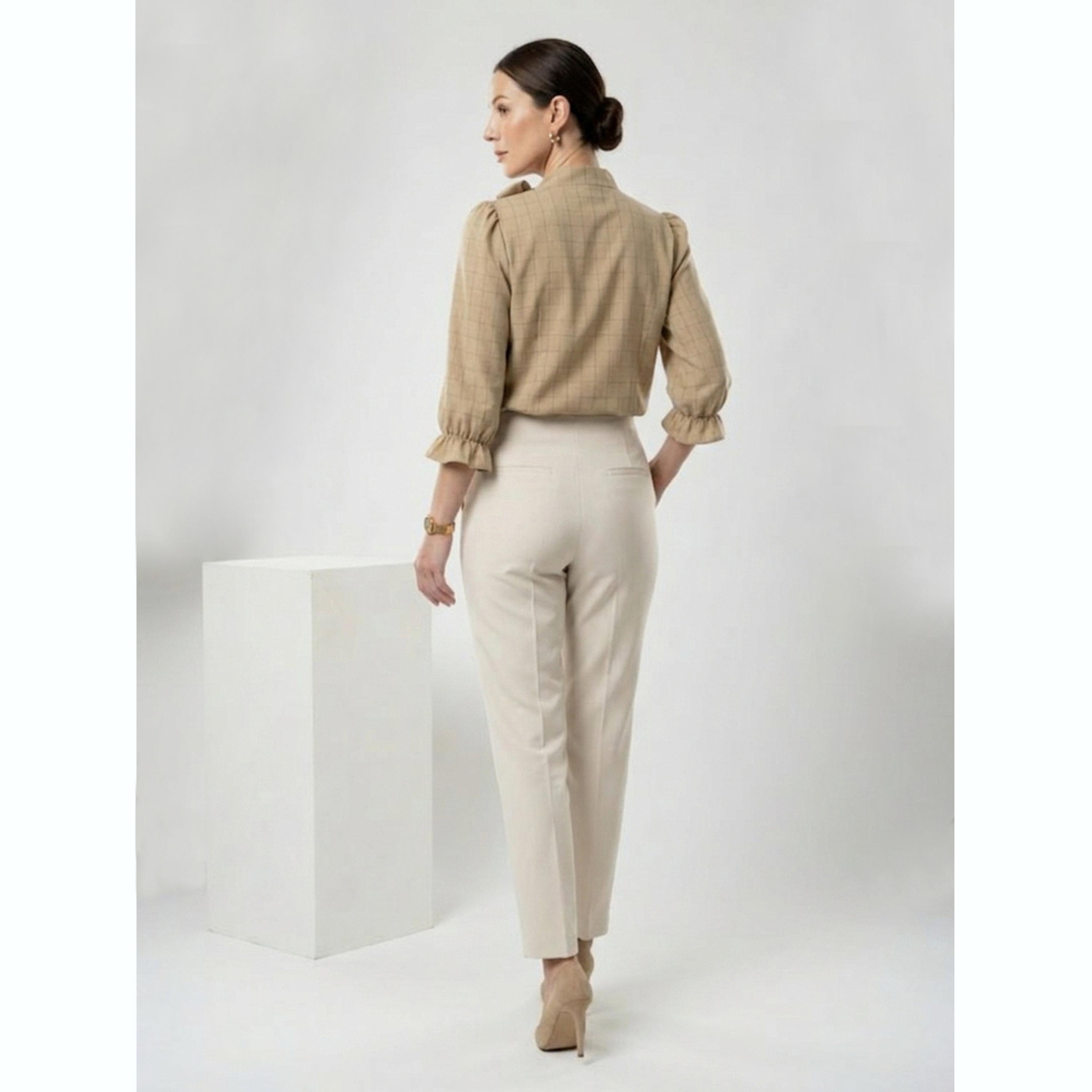 بلوزة برباط عنق ونمط مربعات باللون البيج-women-clothing-shirtsandblouses-blouses-image-3