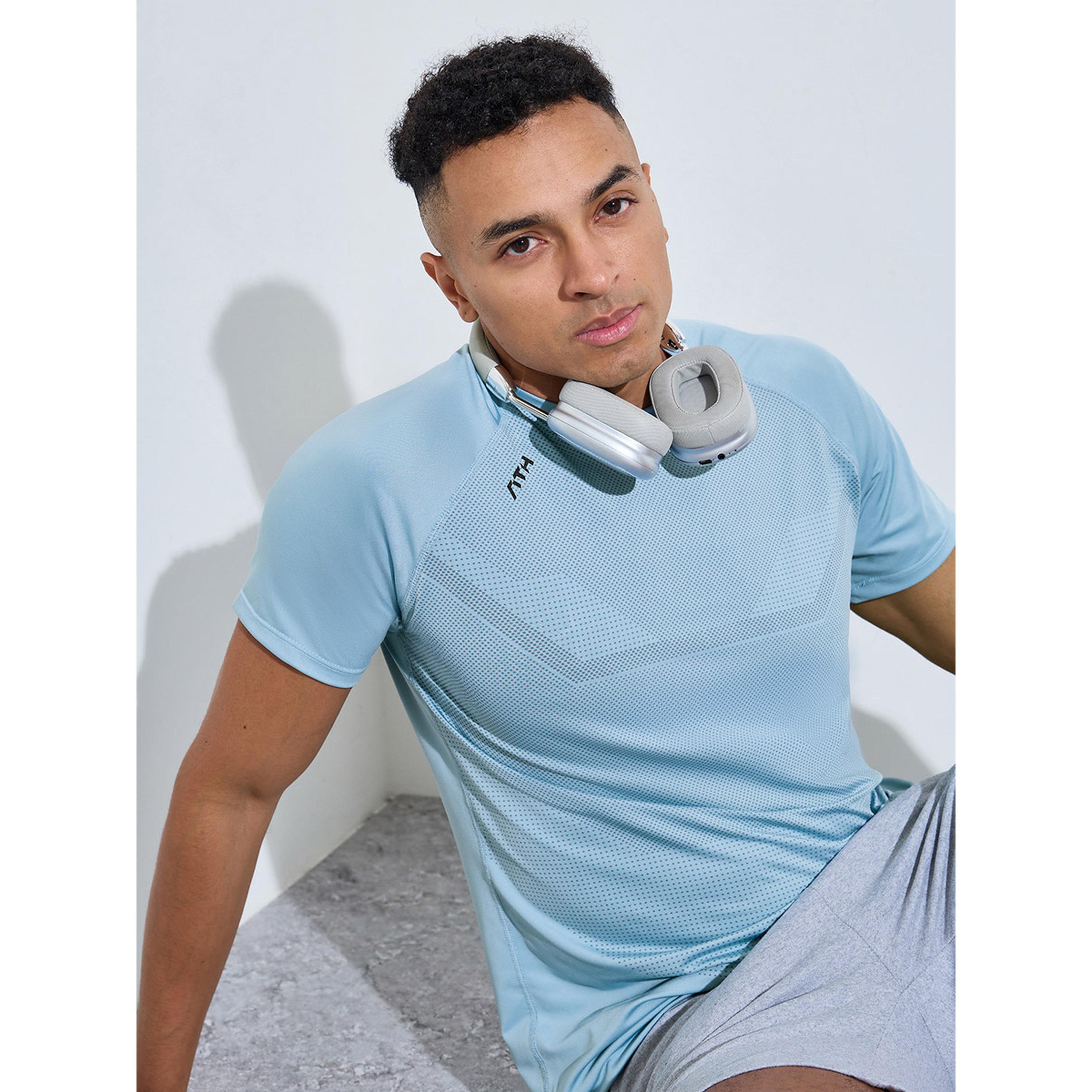 تيشيرت رياضي بأكمام قصيرة وطبعة-men-clothing-sportswearandactivewear-tshirtsandpolos-image-3
