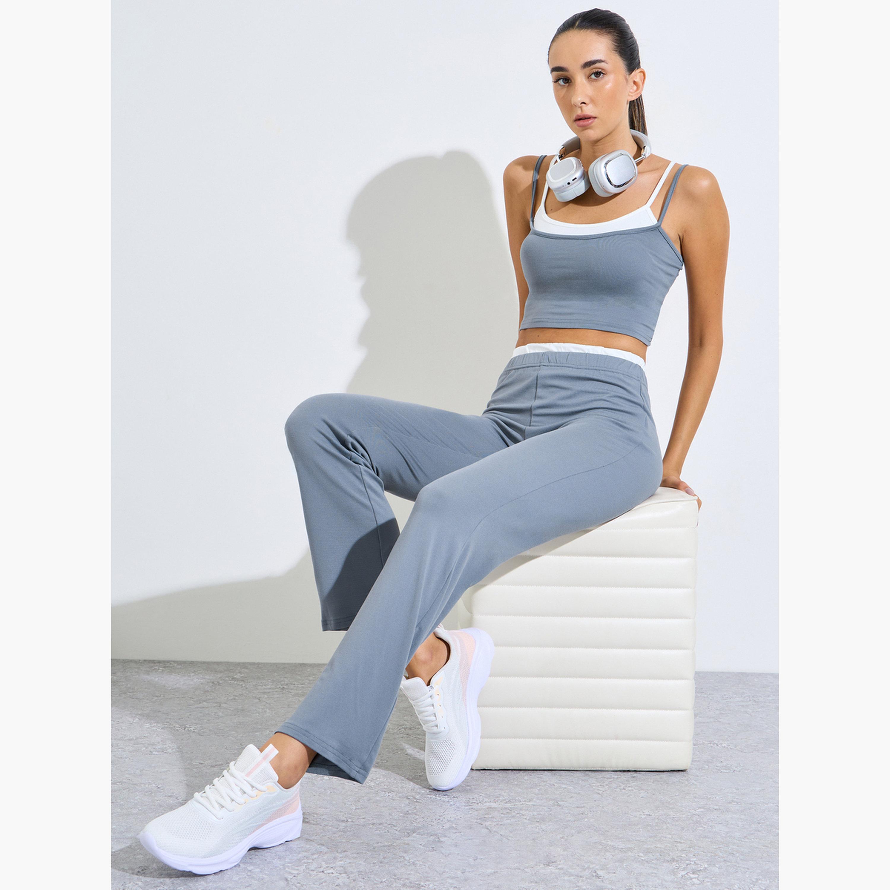 ستايلي - طقم مكون من توب بدون أكمام وحمالتين بلون رمادي متباين وبنطال مستقيم-sports-women-clothing-trackpantsandtracksuits-image-2