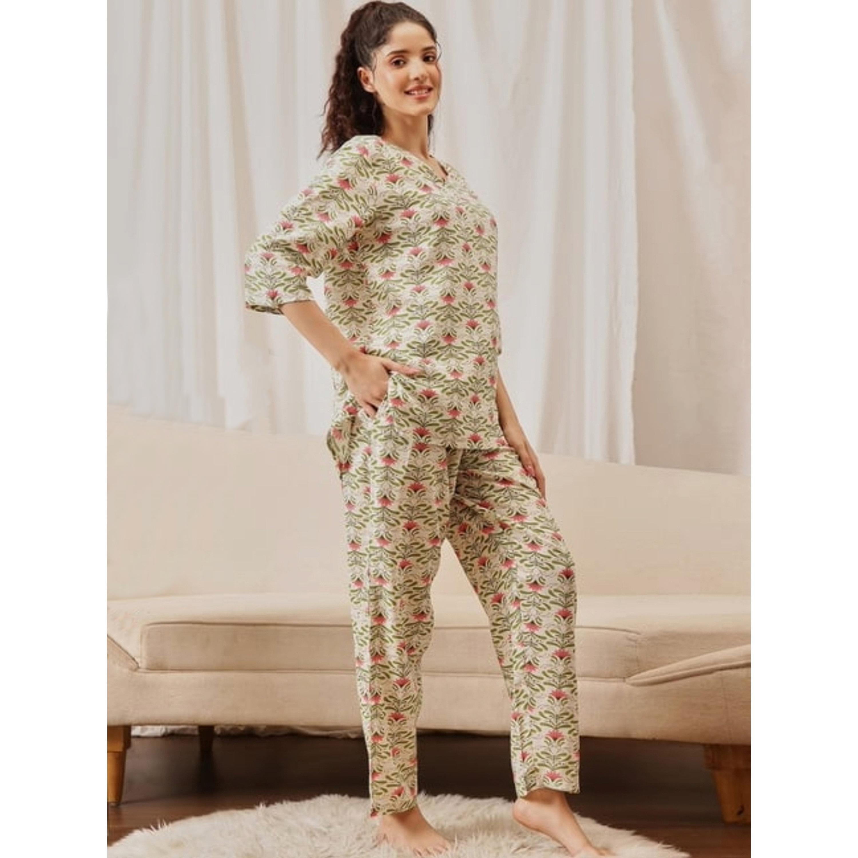 طقم بيجاما من بنطال مستقيم وبلوزة كورتا وطبعة زهور-women-clothing-nightwear-pyjamas-longsets-image-2