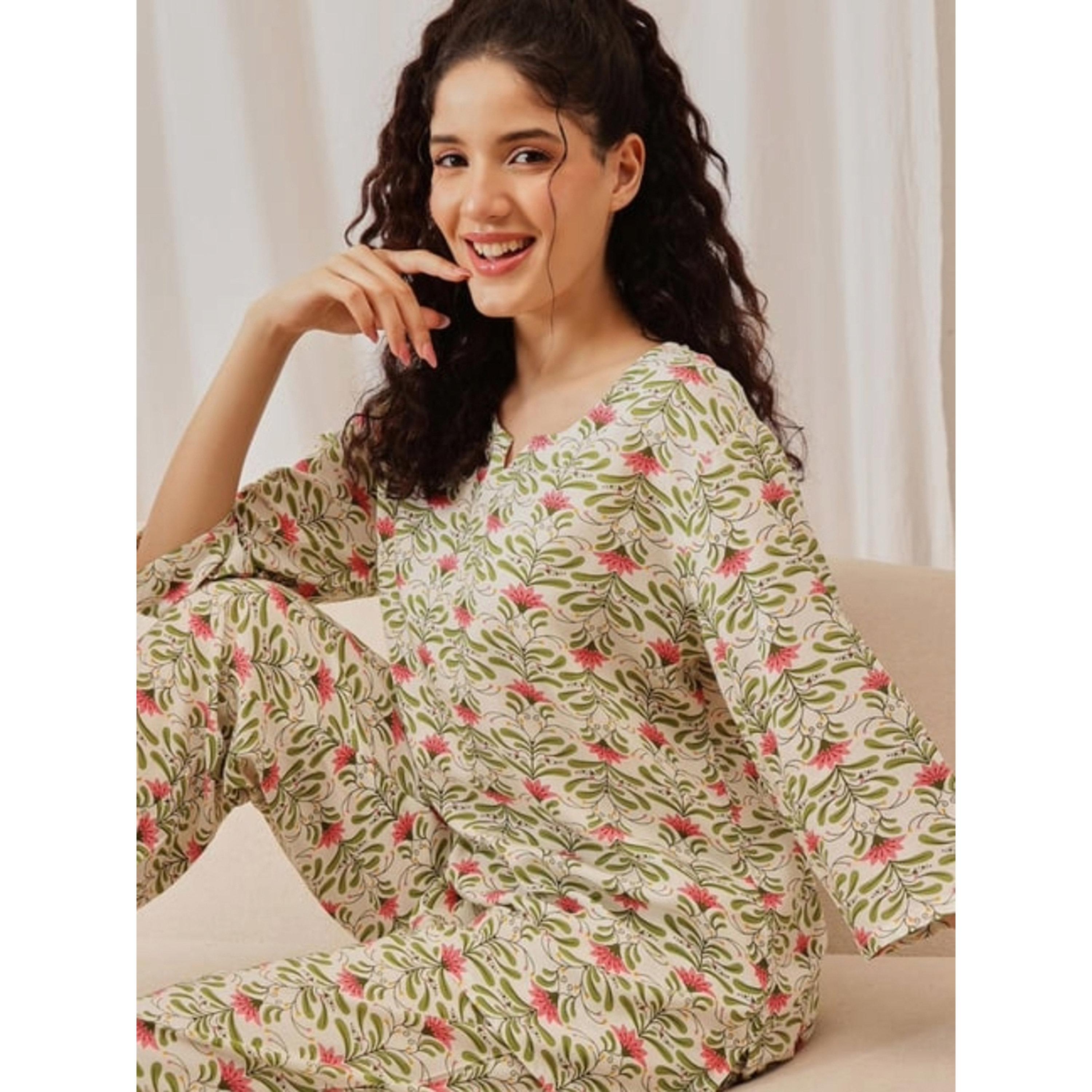 طقم بيجاما من بنطال مستقيم وبلوزة كورتا وطبعة زهور-women-clothing-nightwear-pyjamas-longsets-image-4