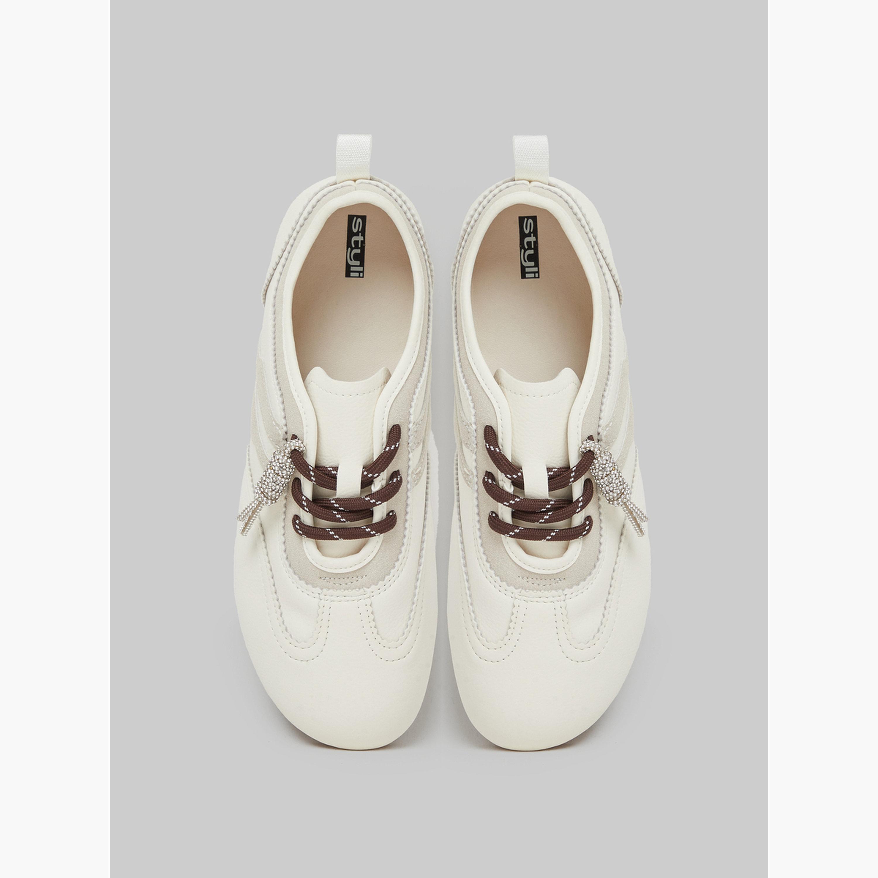 ستايلي - حذاء رياضي بلون كريمي متباين برباط-women-shoes-sneakers-image-3